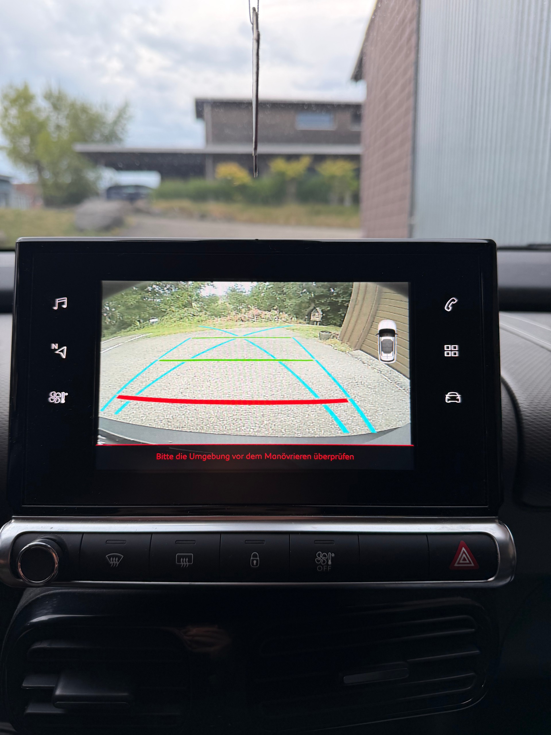 CITROEN C4 Cactus 1.2 Pure Tech Shine EAT6-image-11
