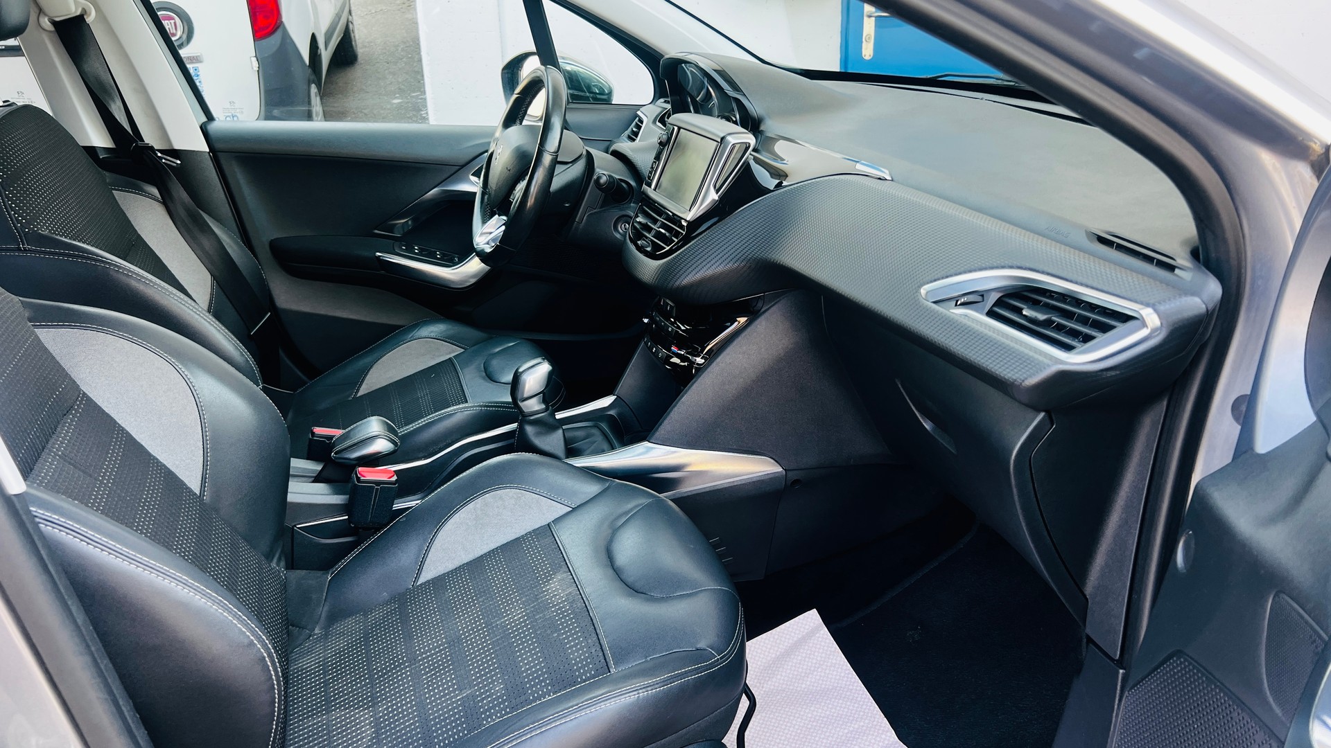PEUGEOT 2008 1.6 VTI Féline-image-8