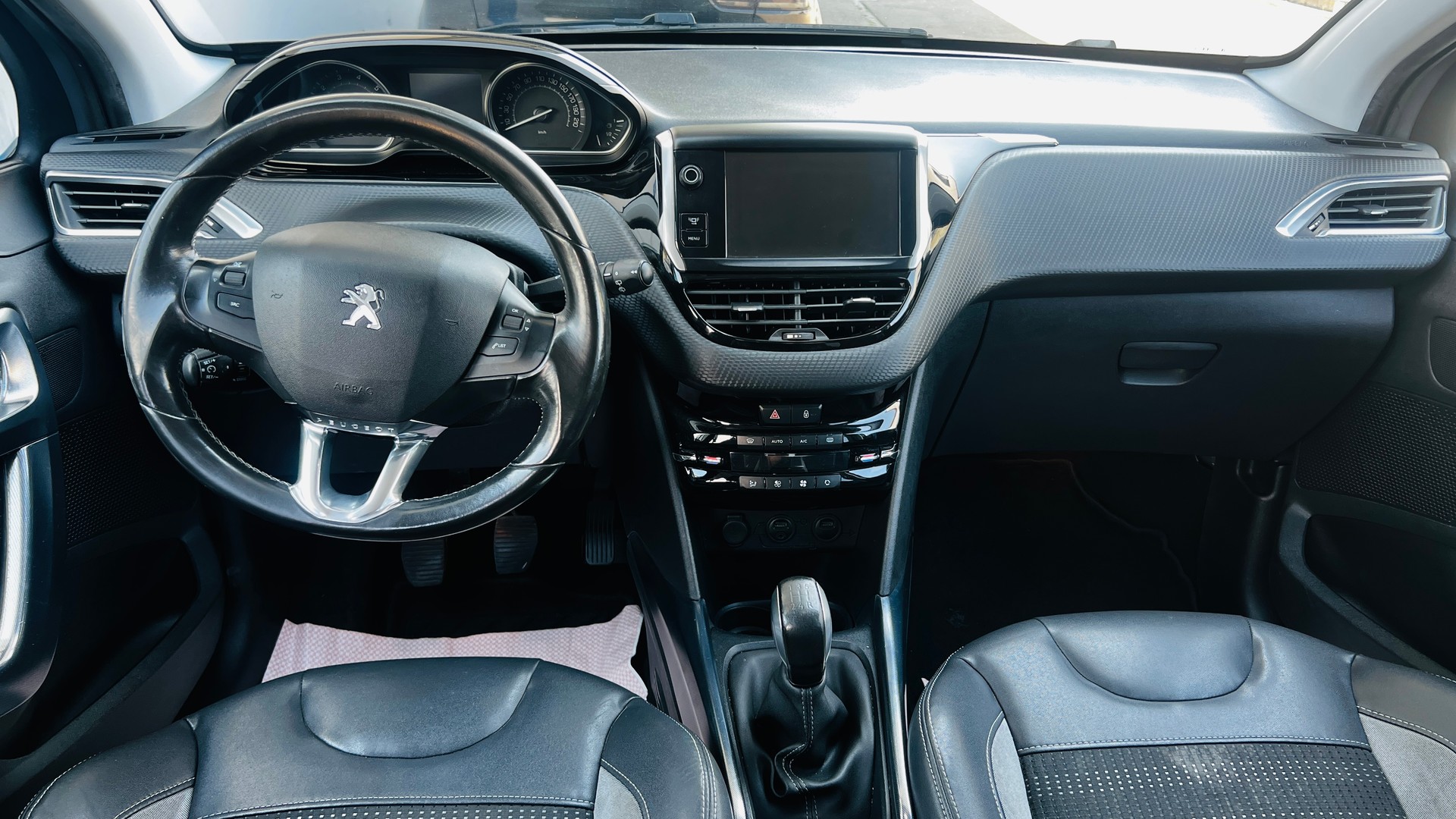 PEUGEOT 2008 1.6 VTI Féline-image-10