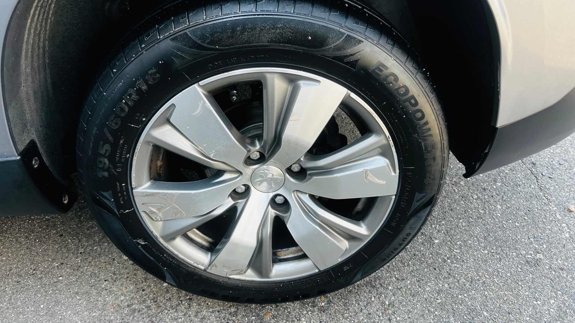PEUGEOT 2008 1.6 VTI Féline-image-14