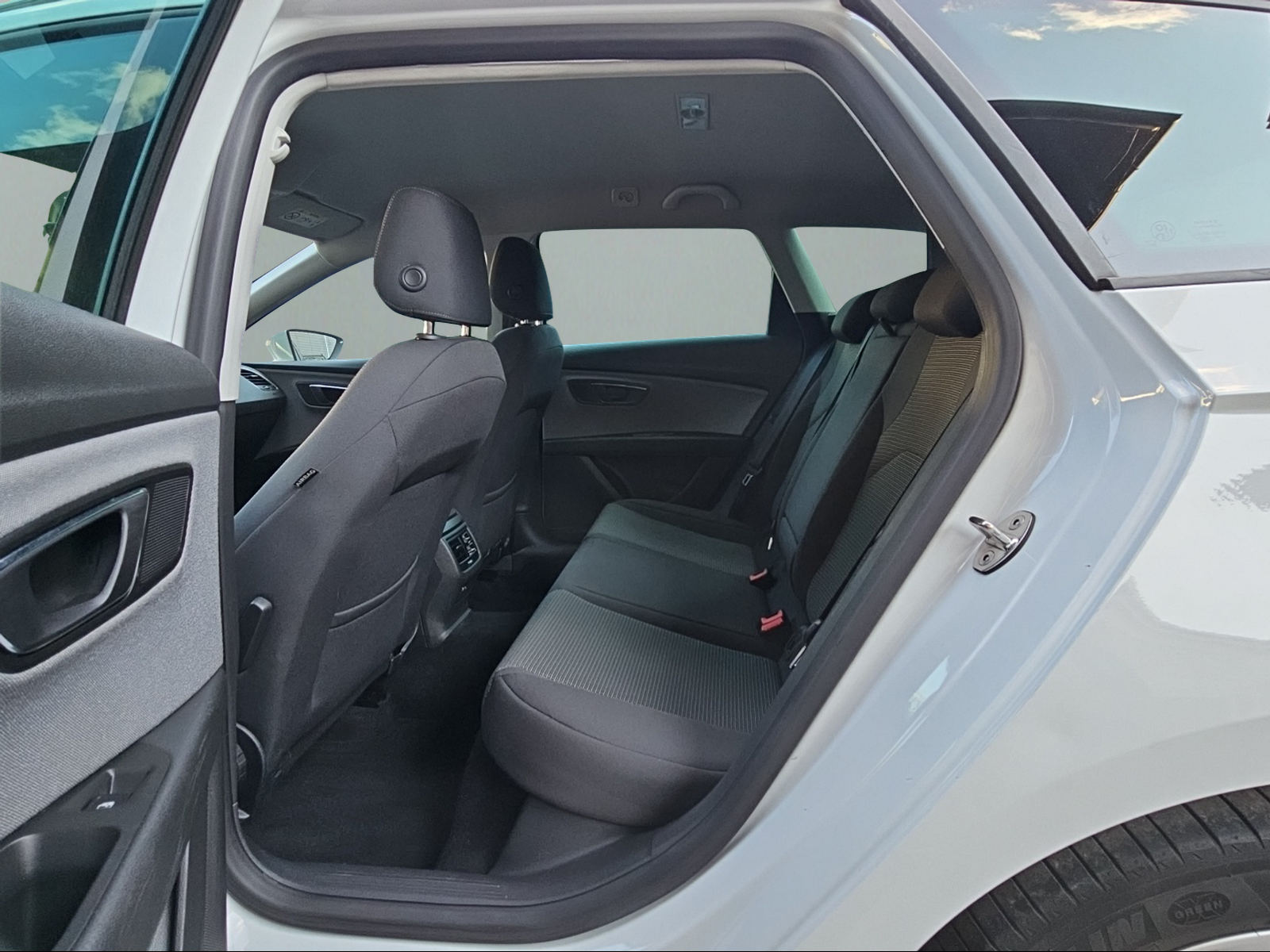 SEAT Leon ST 1.6 TDI CR Style DSG-image-9
