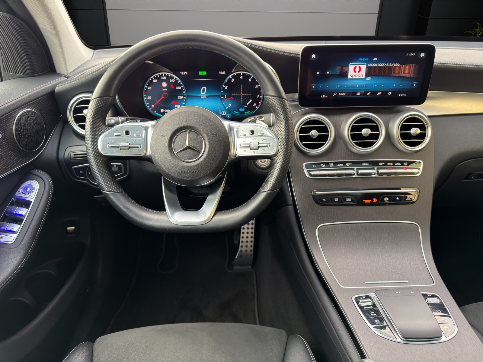MERCEDES-BENZ GLC 200 AMG Line 4Matic-image-7