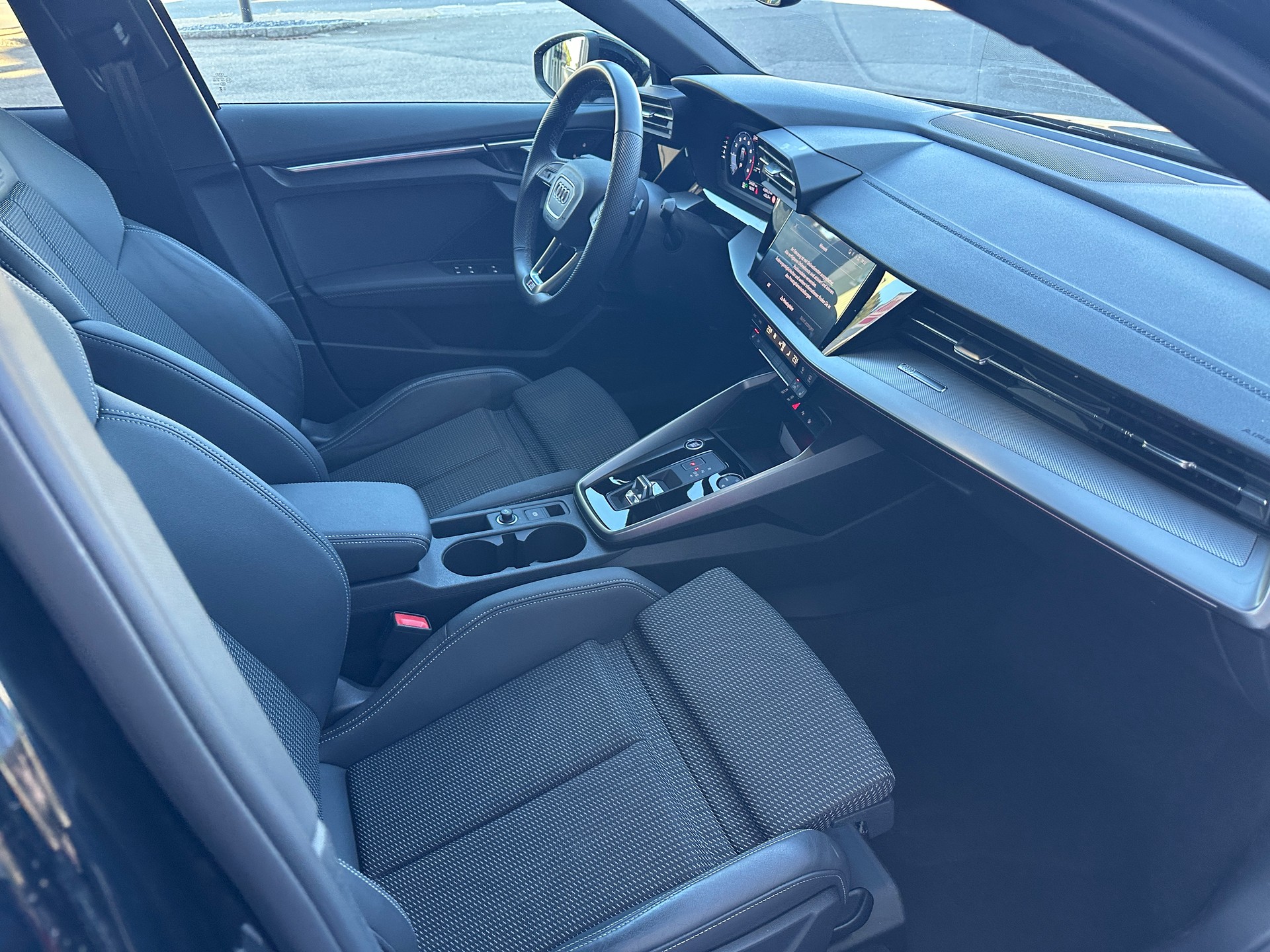 AUDI A3 Sportback 35 TFSI Attraction S-tronic-showroom-element-3