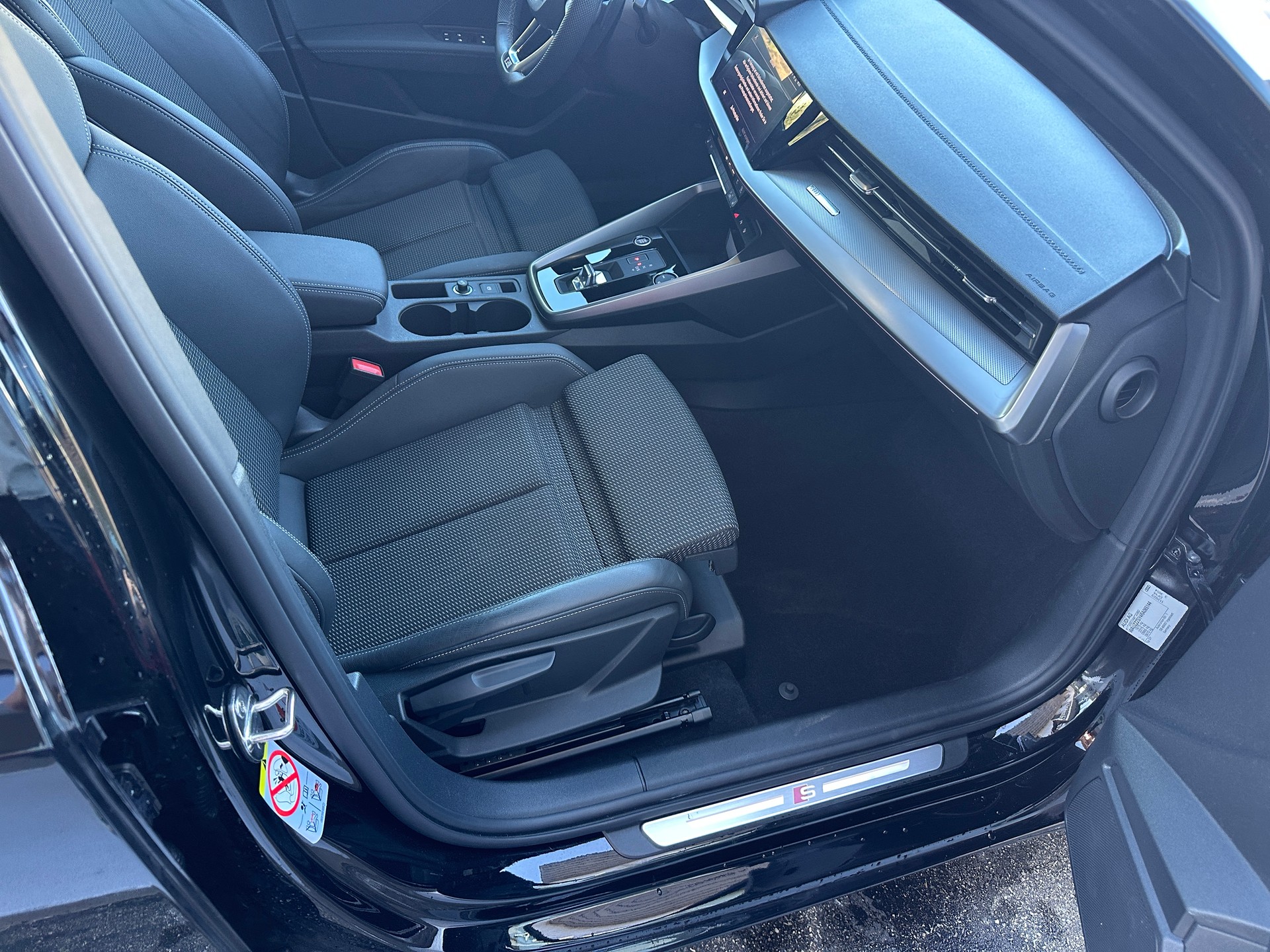 AUDI A3 Sportback 35 TFSI Attraction S-tronic-image-5