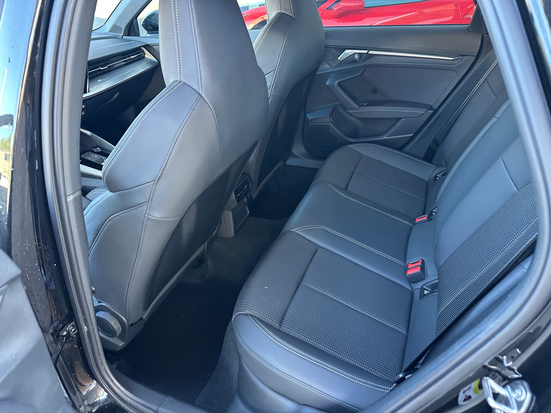 AUDI A3 Sportback 35 TFSI Attraction S-tronic-image-15
