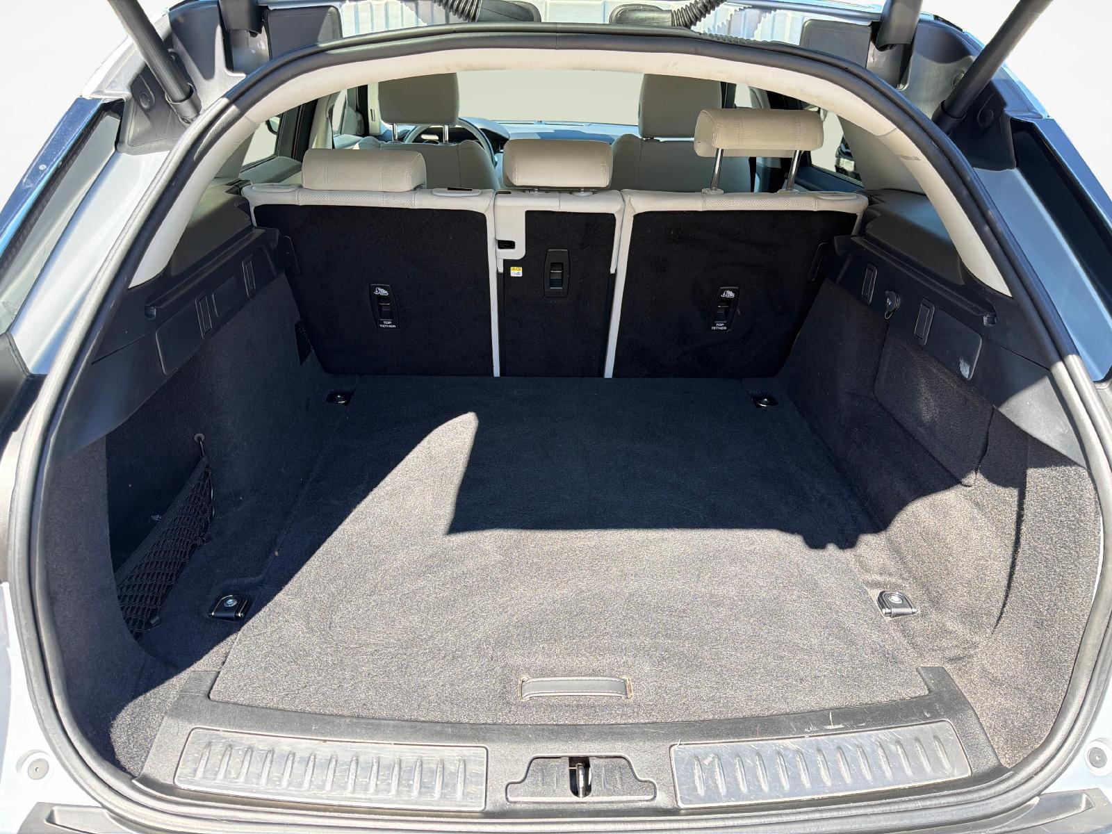 LAND ROVER Range Rover Velar 3.0 D I6 300 R-Dynamic-image-9