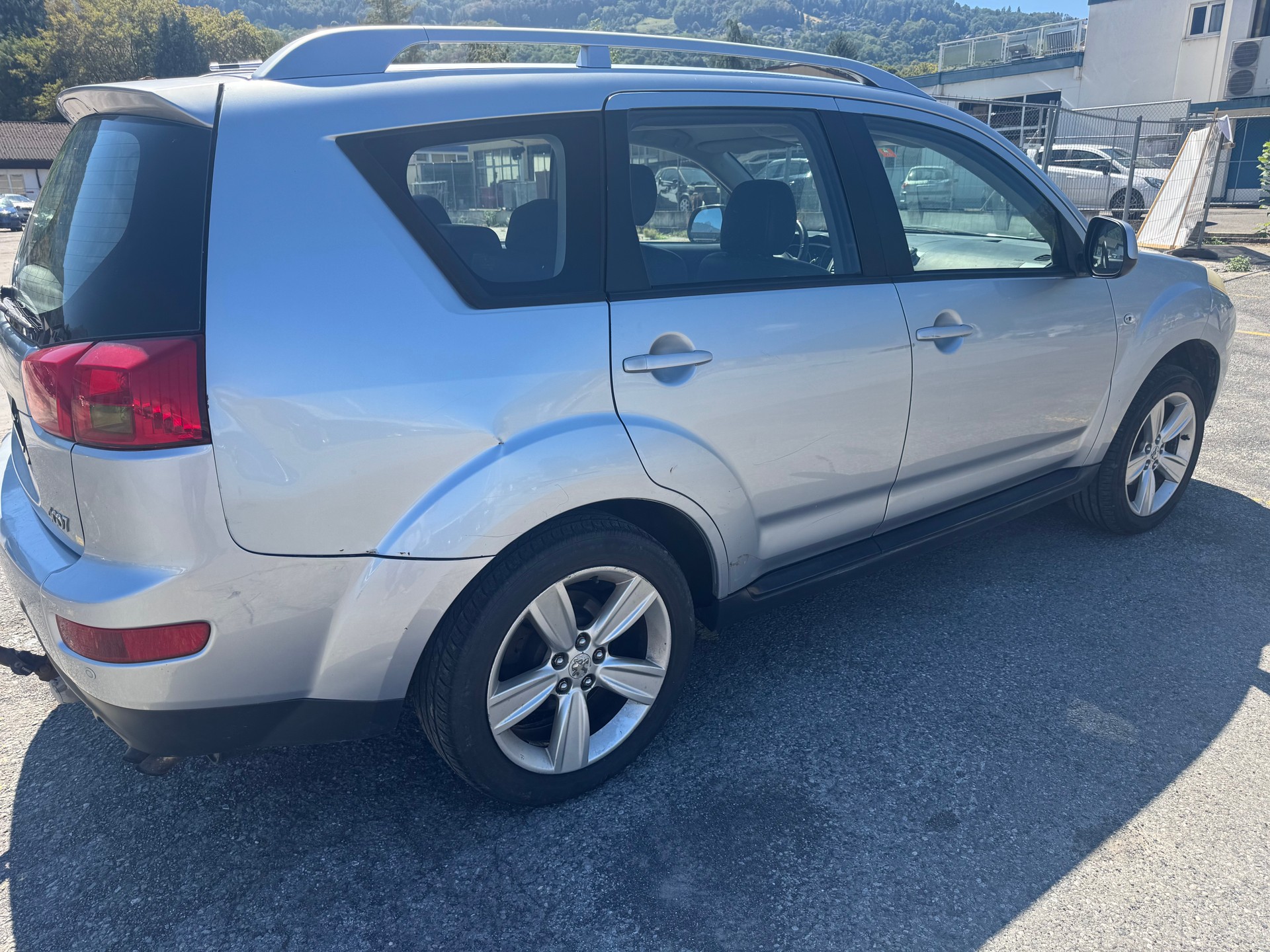 PEUGEOT 4007 2.2 HDi Confort-image-3