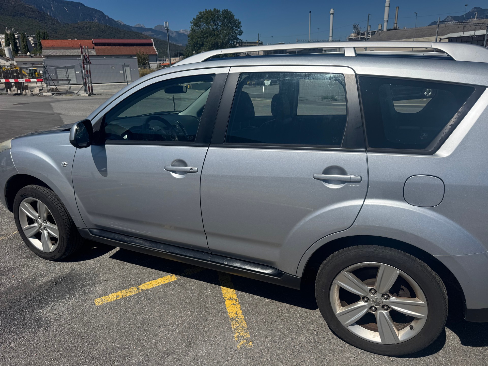PEUGEOT 4007 2.2 HDi Confort-image-2