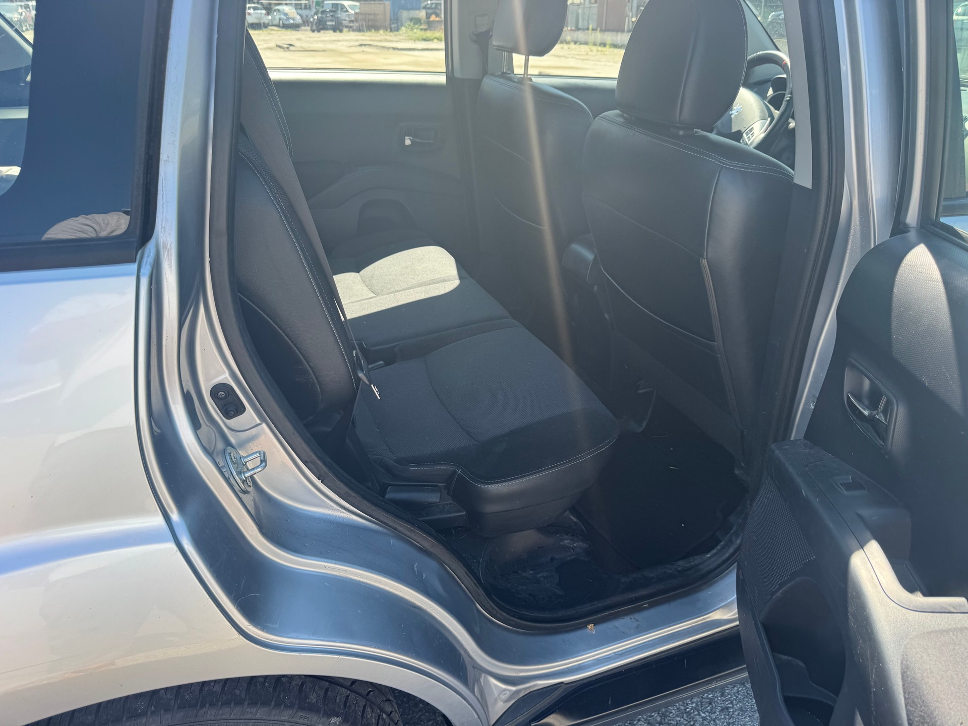 PEUGEOT 4007 2.2 HDi Confort-image-5