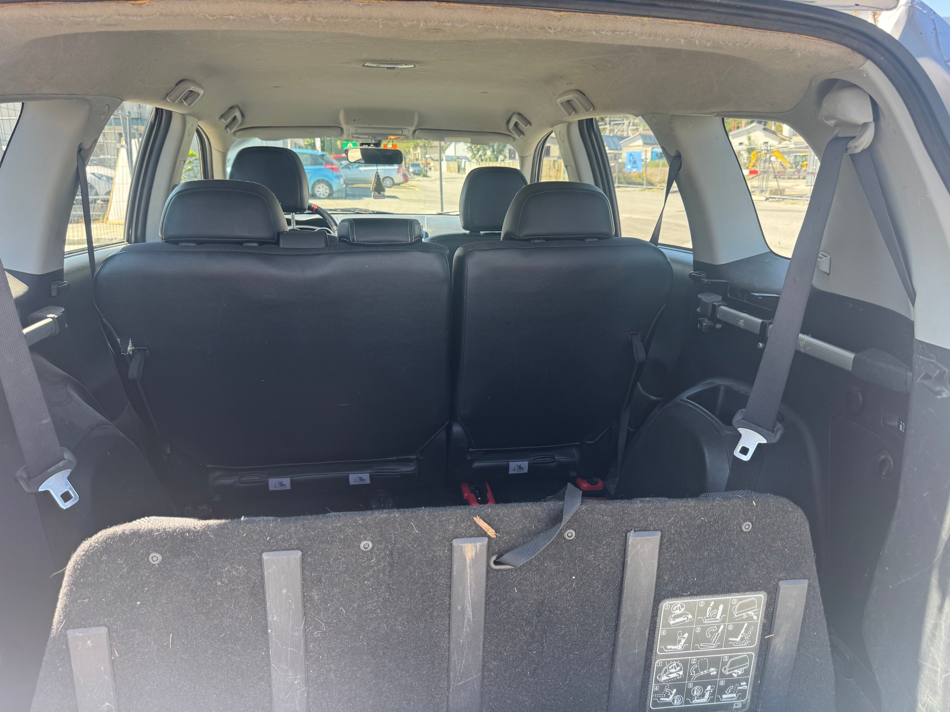 PEUGEOT 4007 2.2 HDi Confort-image-6