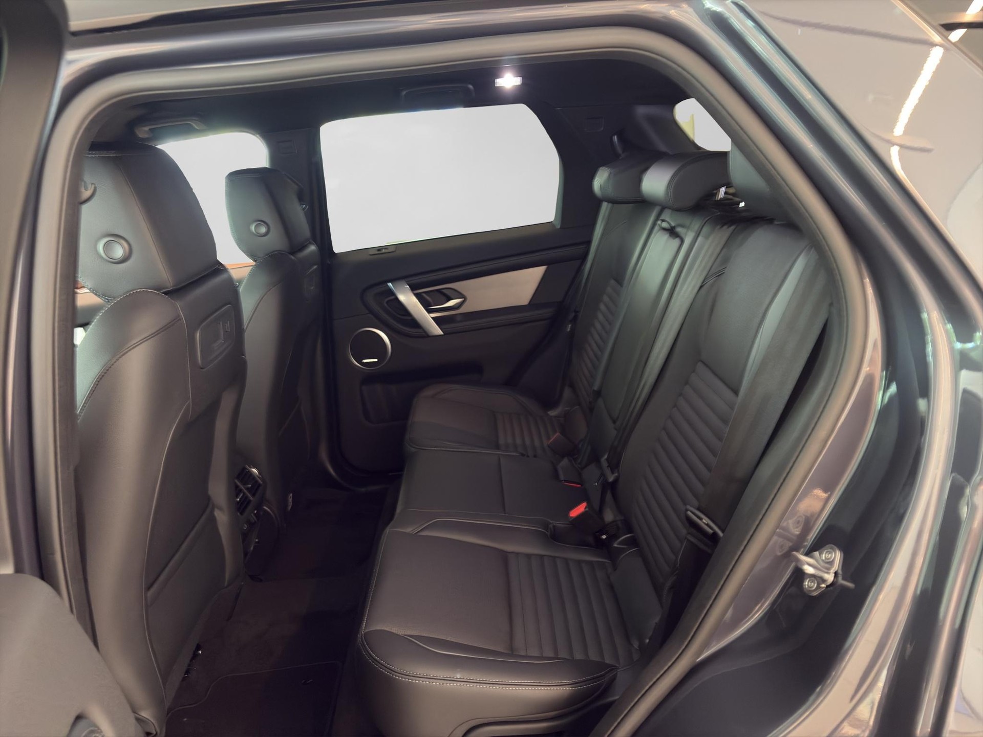 LAND ROVER Discovery Sport 1.5 T 270e Landmark-image-5