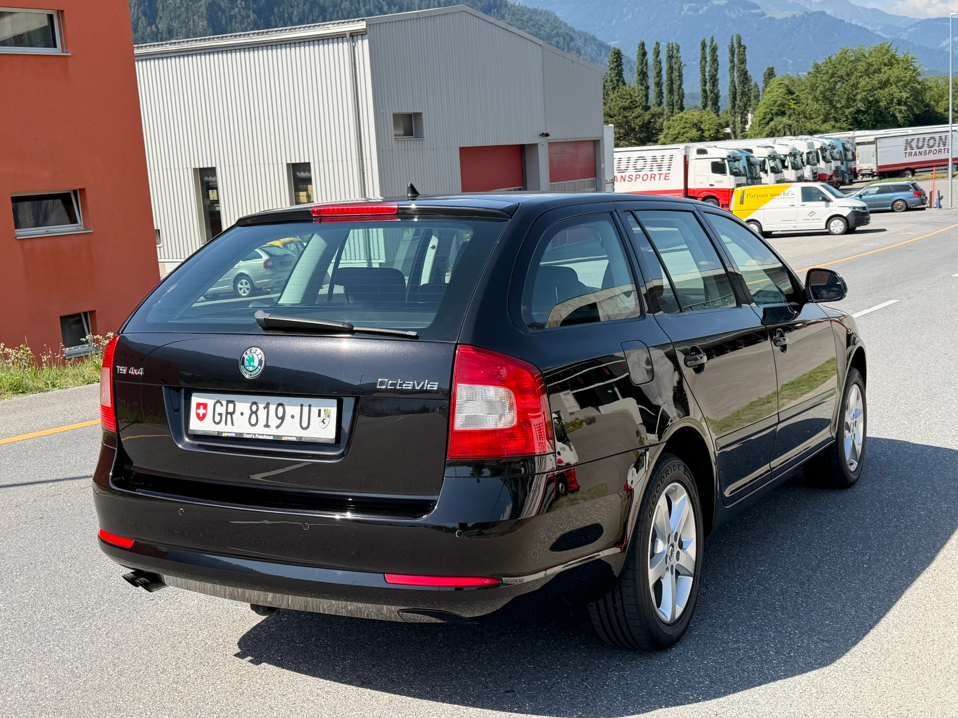 SKODA Octavia Combi 1.8 TSI Adventure 4x4-image-4