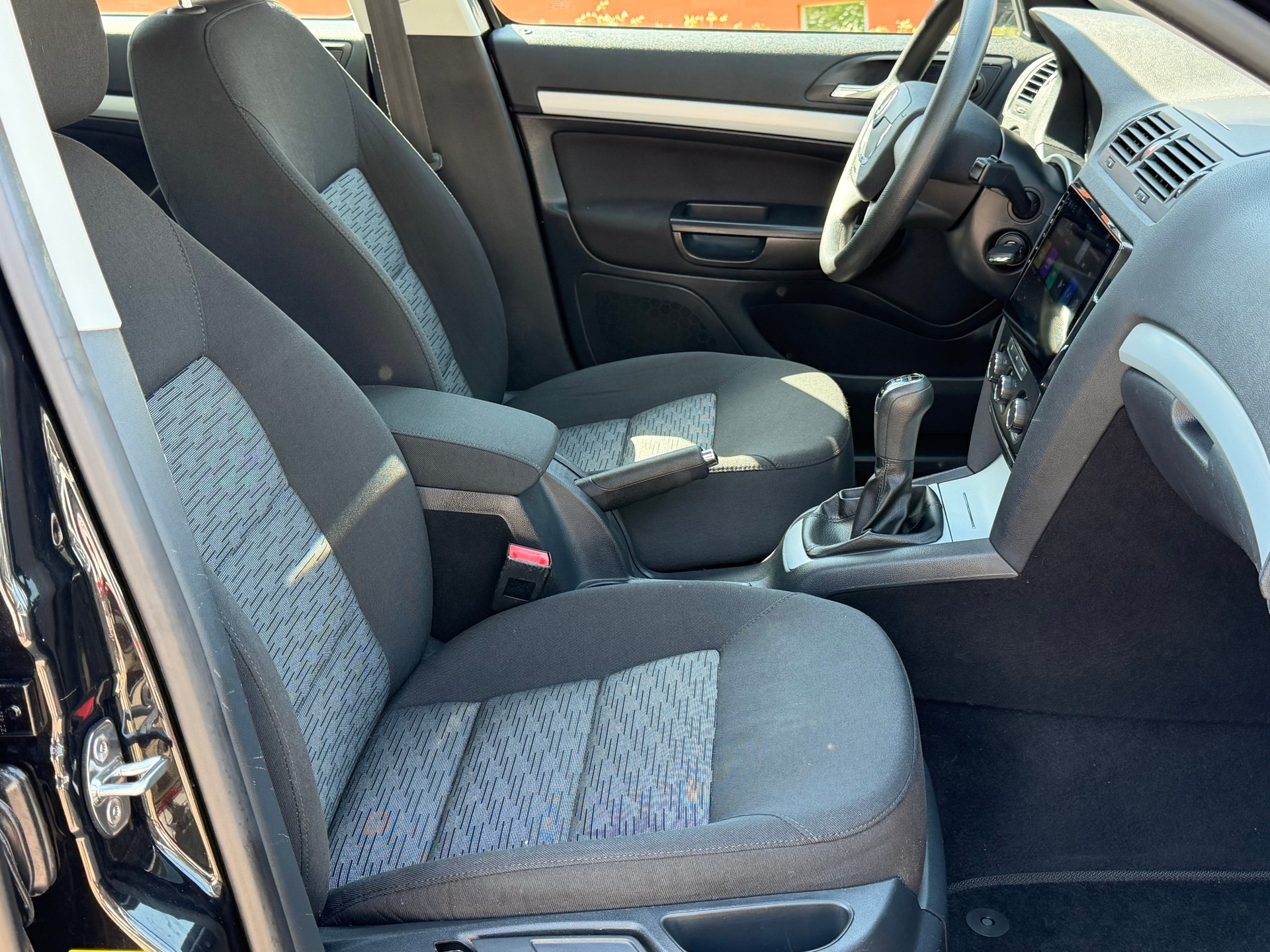 SKODA Octavia Combi 1.8 TSI Adventure 4x4-image-8