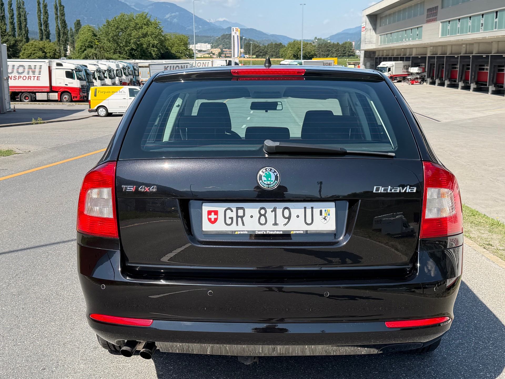 SKODA Octavia Combi 1.8 TSI Adventure 4x4-image-3