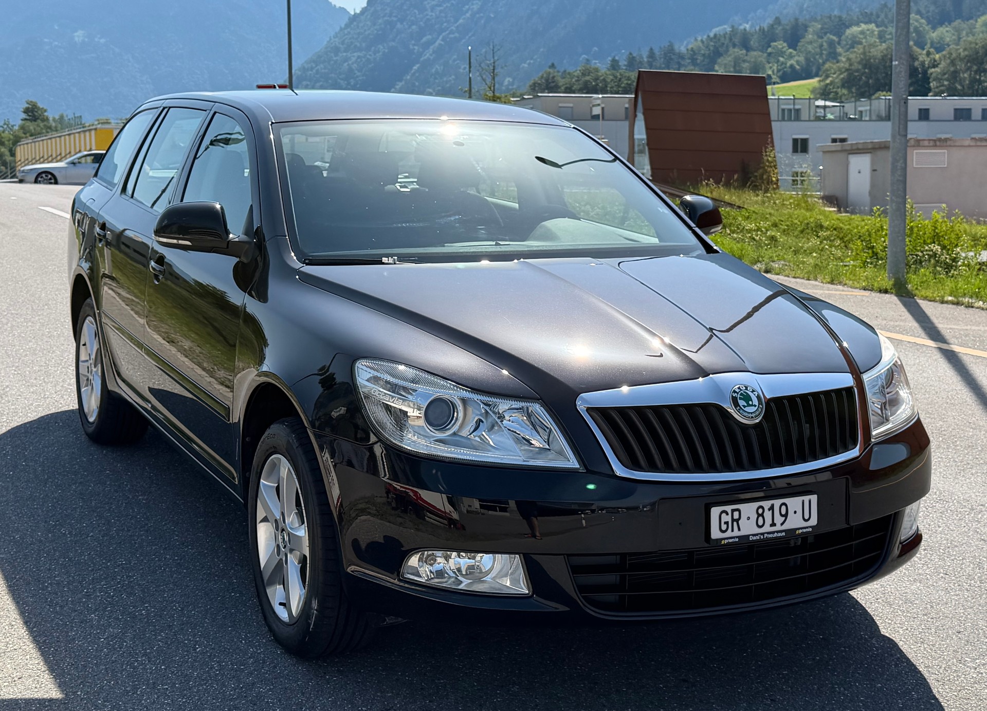 SKODA Octavia Combi 1.8 TSI Adventure 4x4-image-1