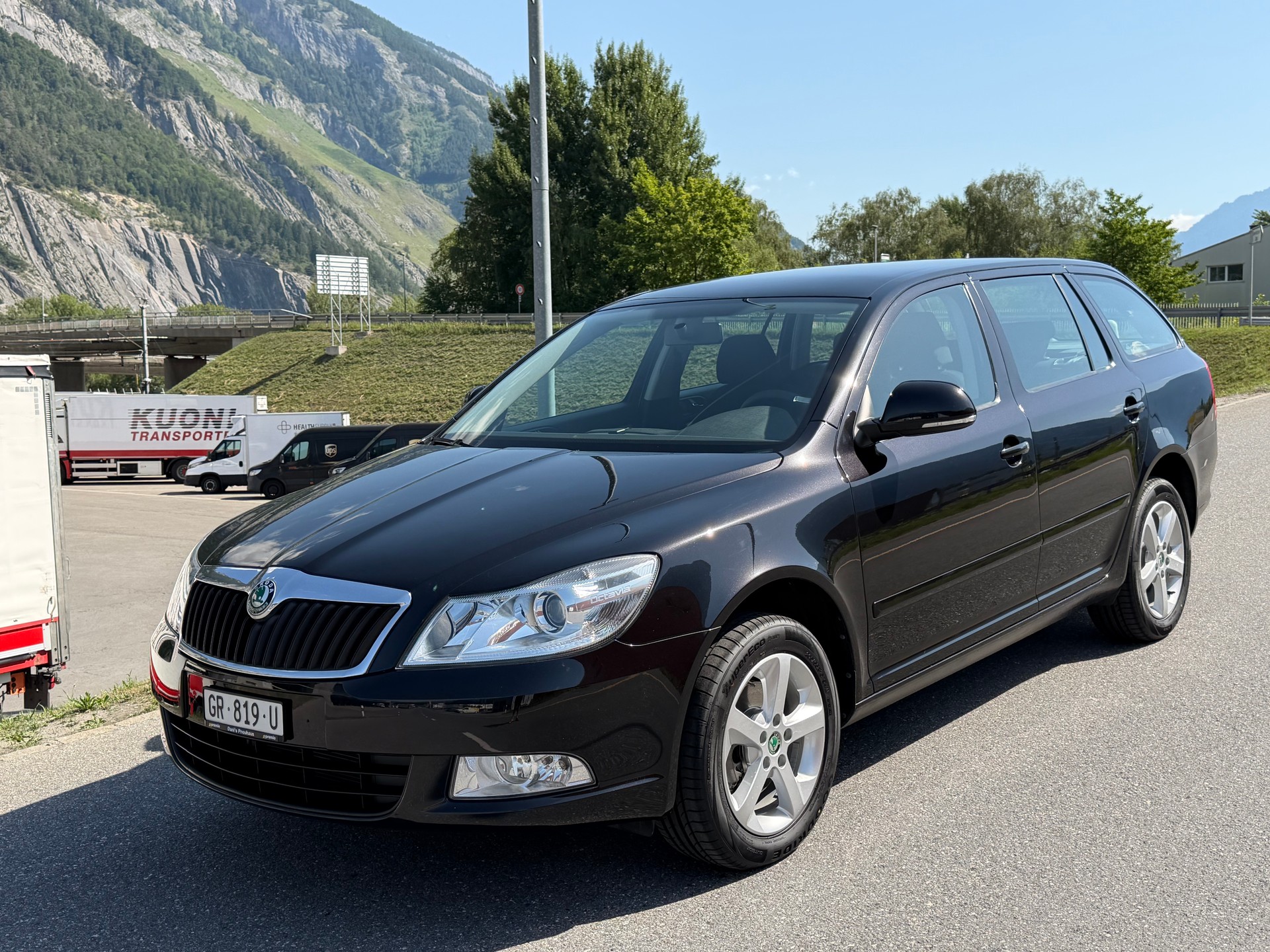 SKODA Octavia Combi 1.8 TSI Adventure 4x4-image-2
