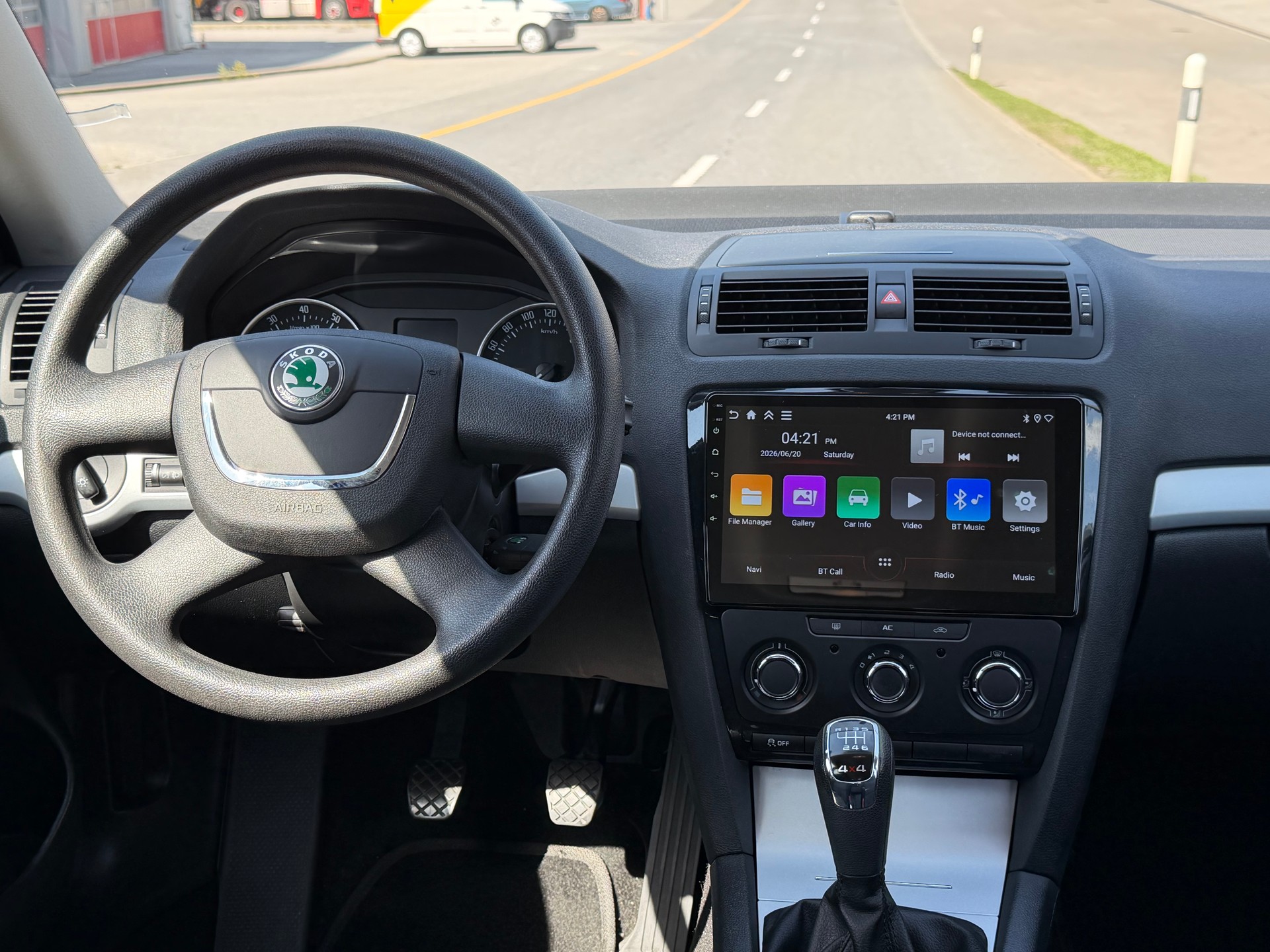 SKODA Octavia Combi 1.8 TSI Adventure 4x4-image-9