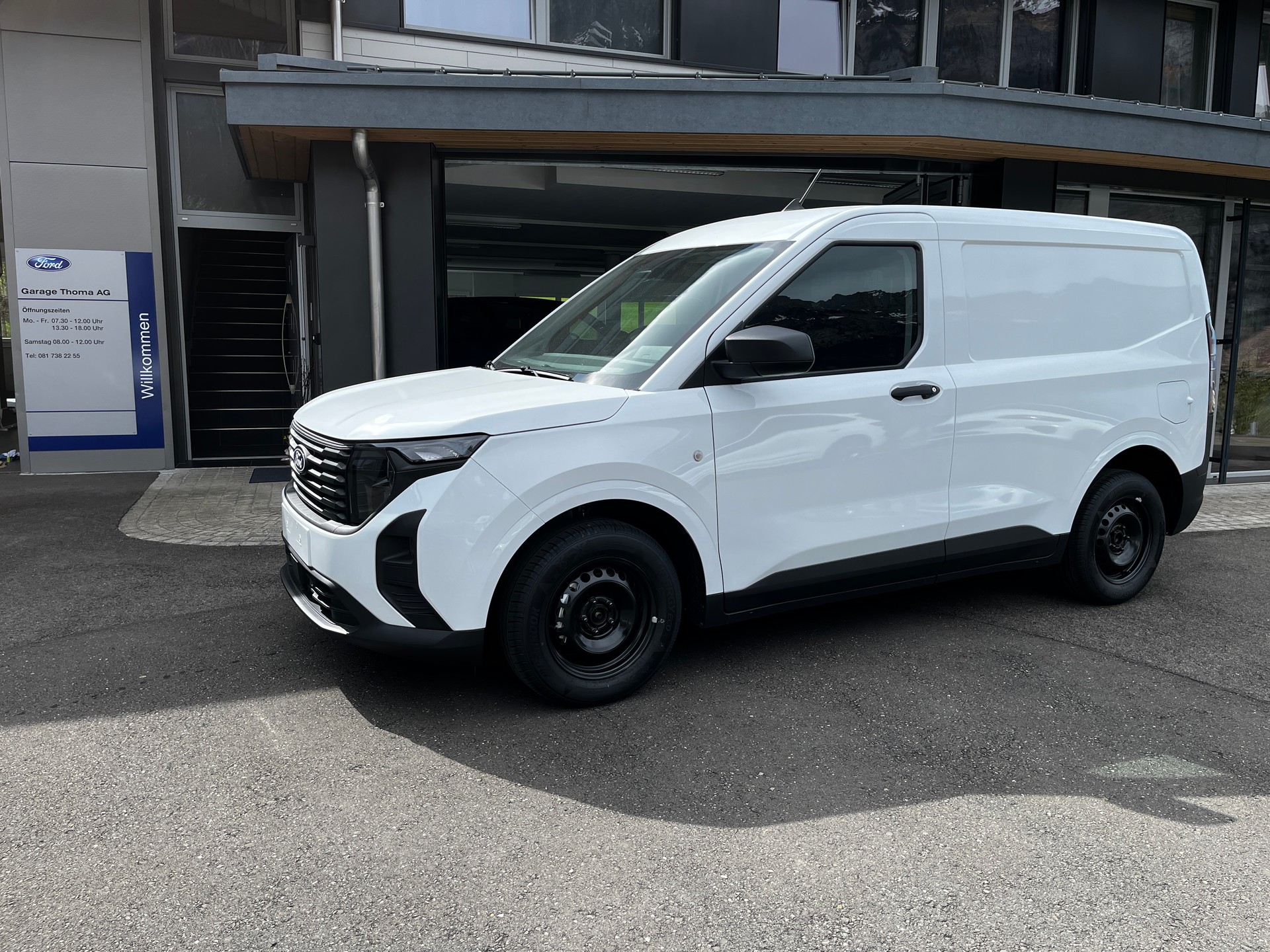 FORD Transit Courier Van 1.0 EcoBoost Trend-image-0
