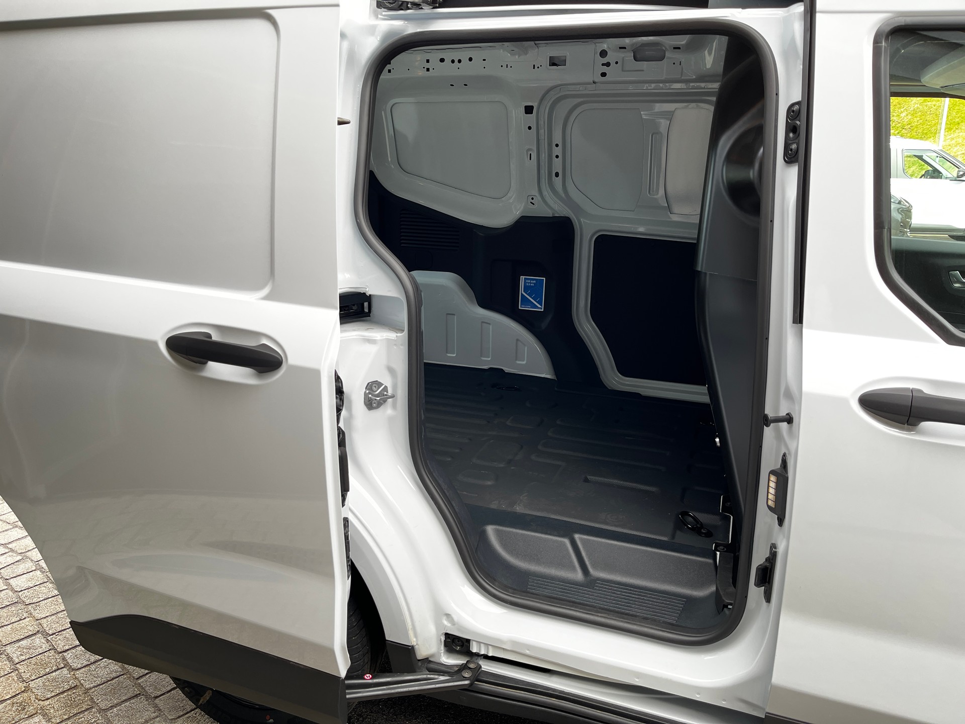 FORD Transit Courier Van 1.0 EcoBoost Trend-image-5