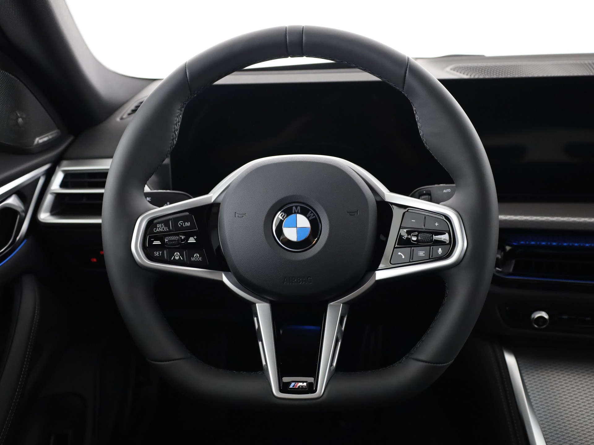 BMW i4 xDrive40-image-19