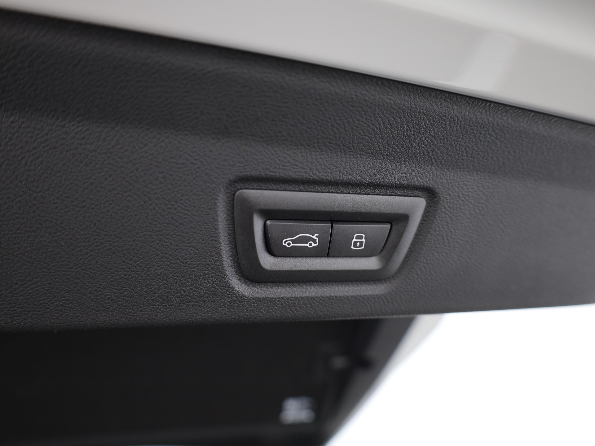 BMW i4 xDrive40-image-9