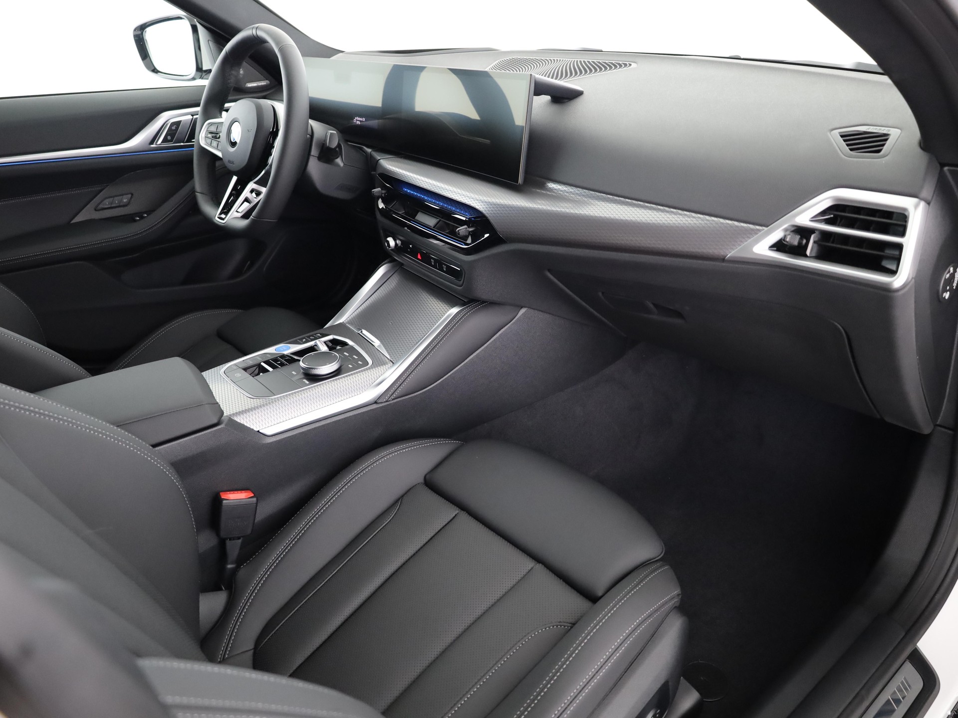 BMW i4 xDrive40-image-13