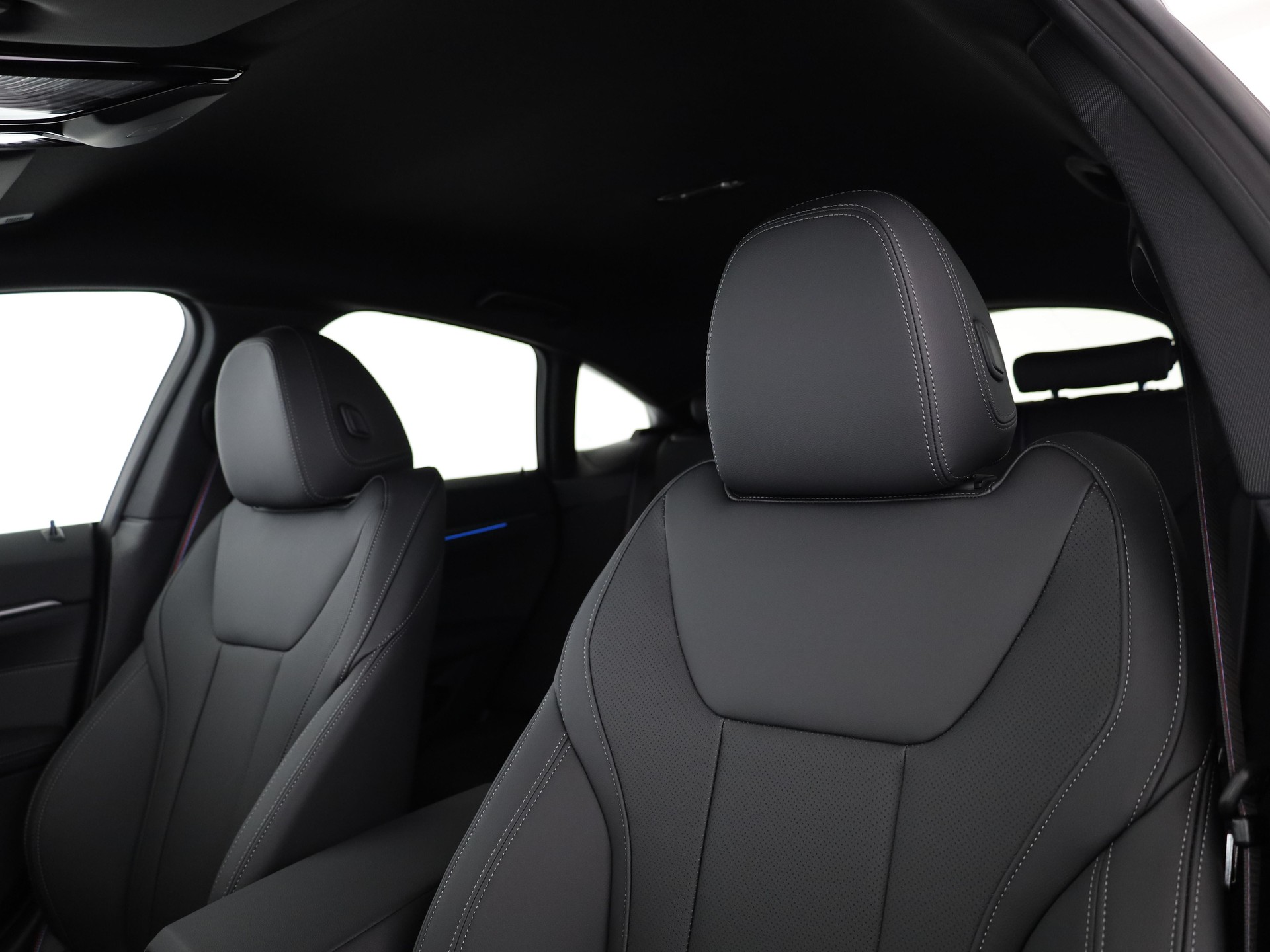 BMW i4 xDrive40-image-11