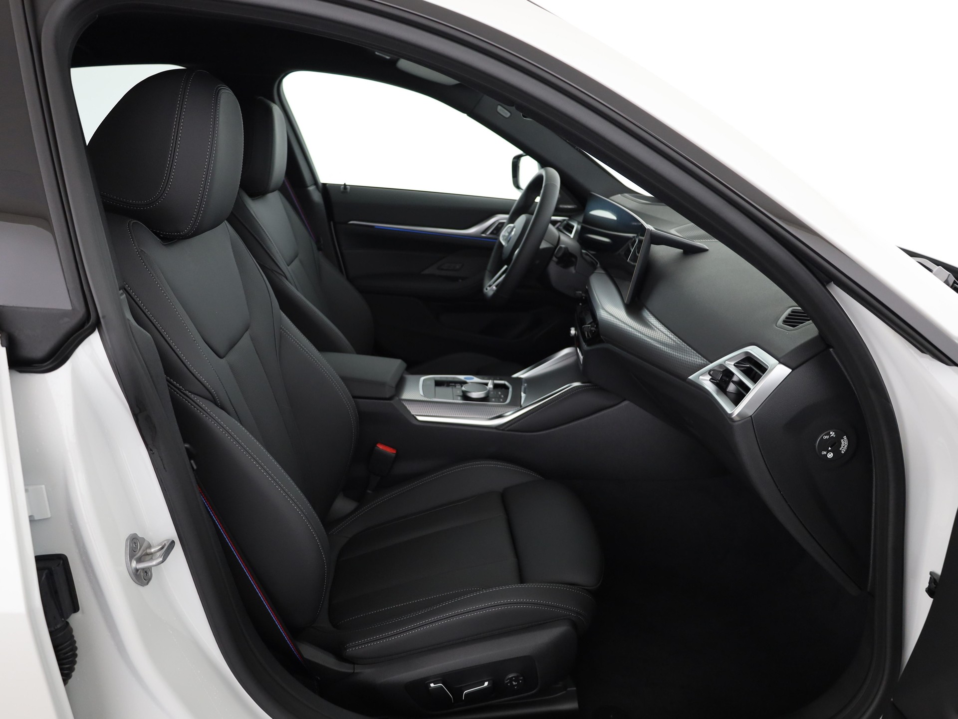 BMW i4 xDrive40-image-14