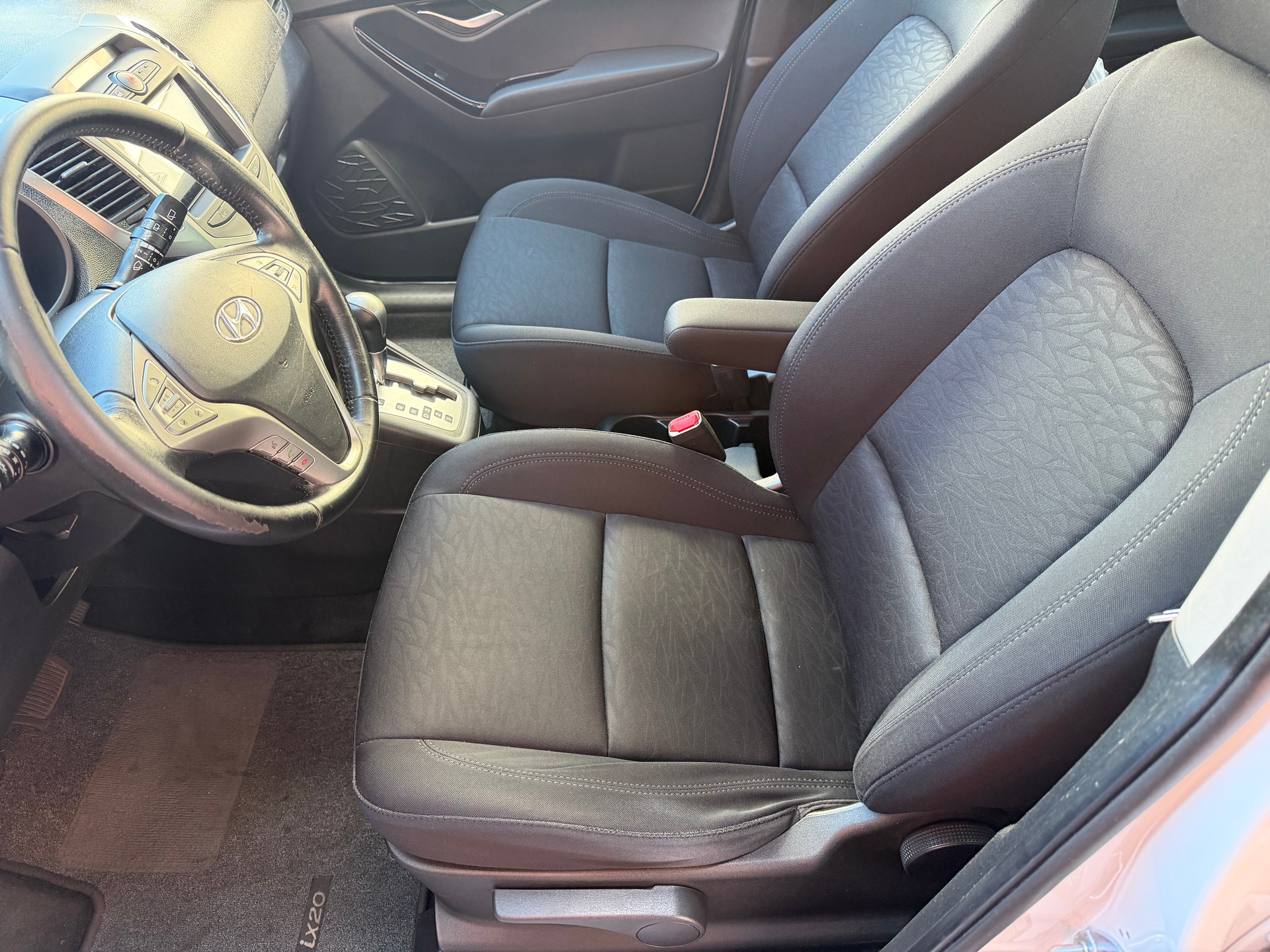 HYUNDAI iX20 1.6 Premium Automatic-image-10