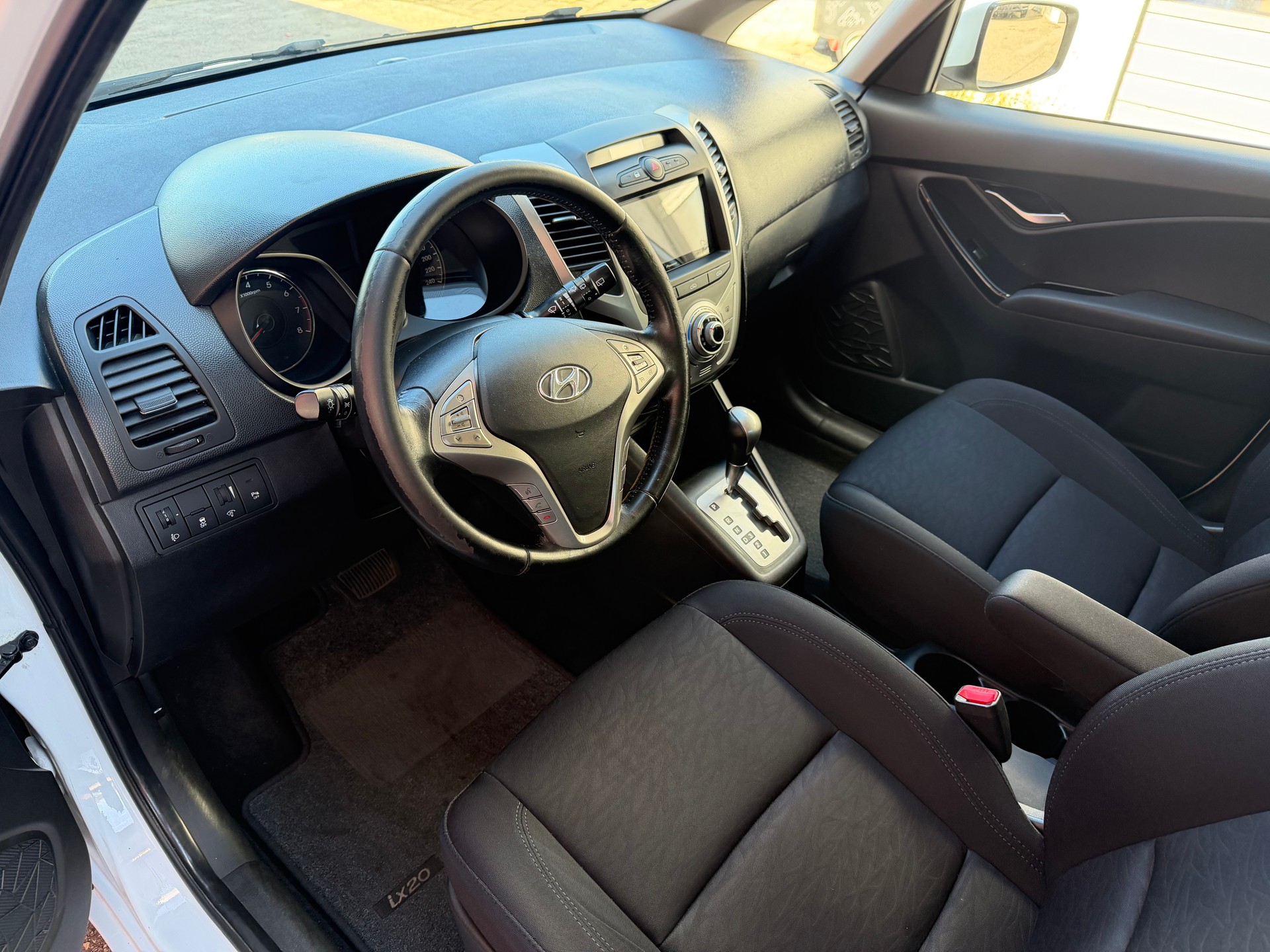 HYUNDAI iX20 1.6 Premium Automatic-image-9