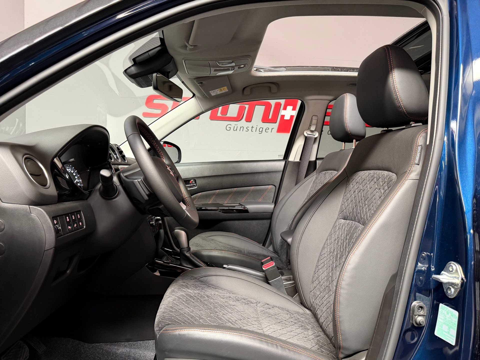 SUZUKI Vitara 1.4 Boosterjet Black Edition Top 4x4 Hybrid Automatic AHK-image-13