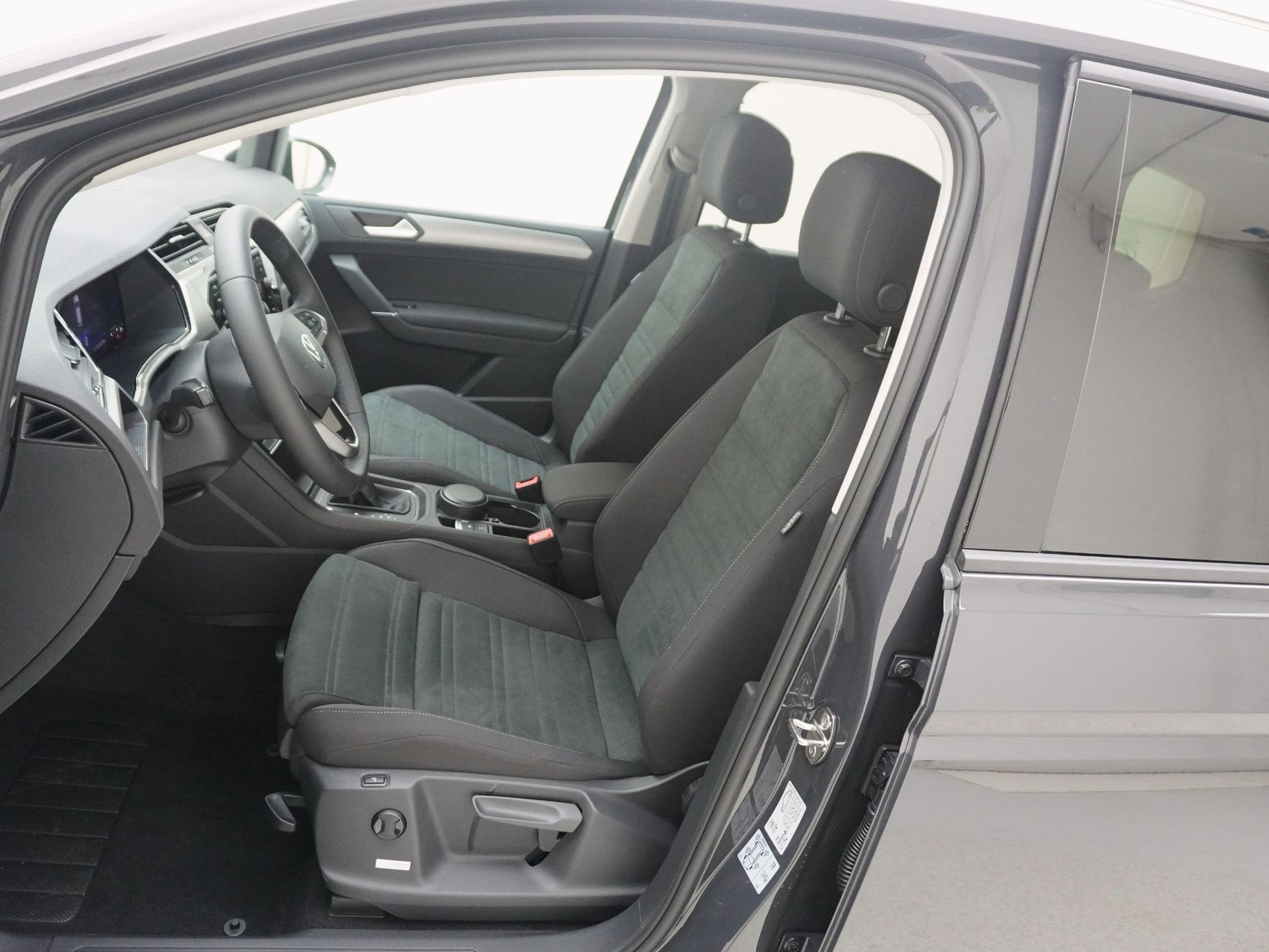 VW Touran 1.5 TSI R-Line DSG-image-12