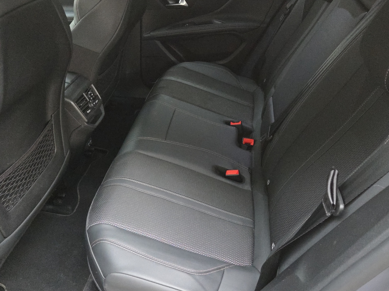 PEUGEOT 3008 225e Hybrid2 GT EAT8-image-11