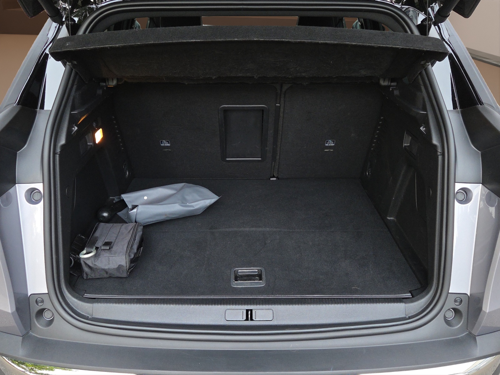 PEUGEOT 3008 225e Hybrid2 GT EAT8-image-12
