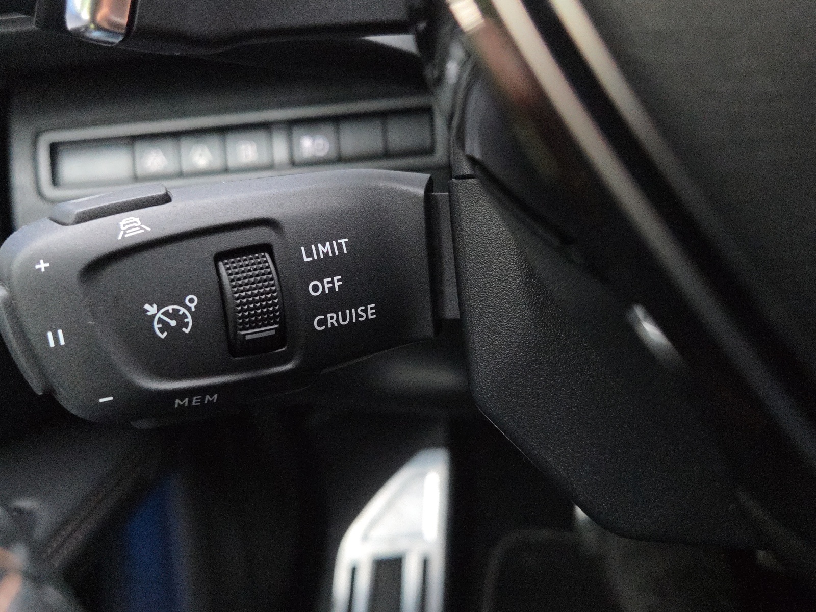 PEUGEOT 3008 225e Hybrid2 GT EAT8-image-18