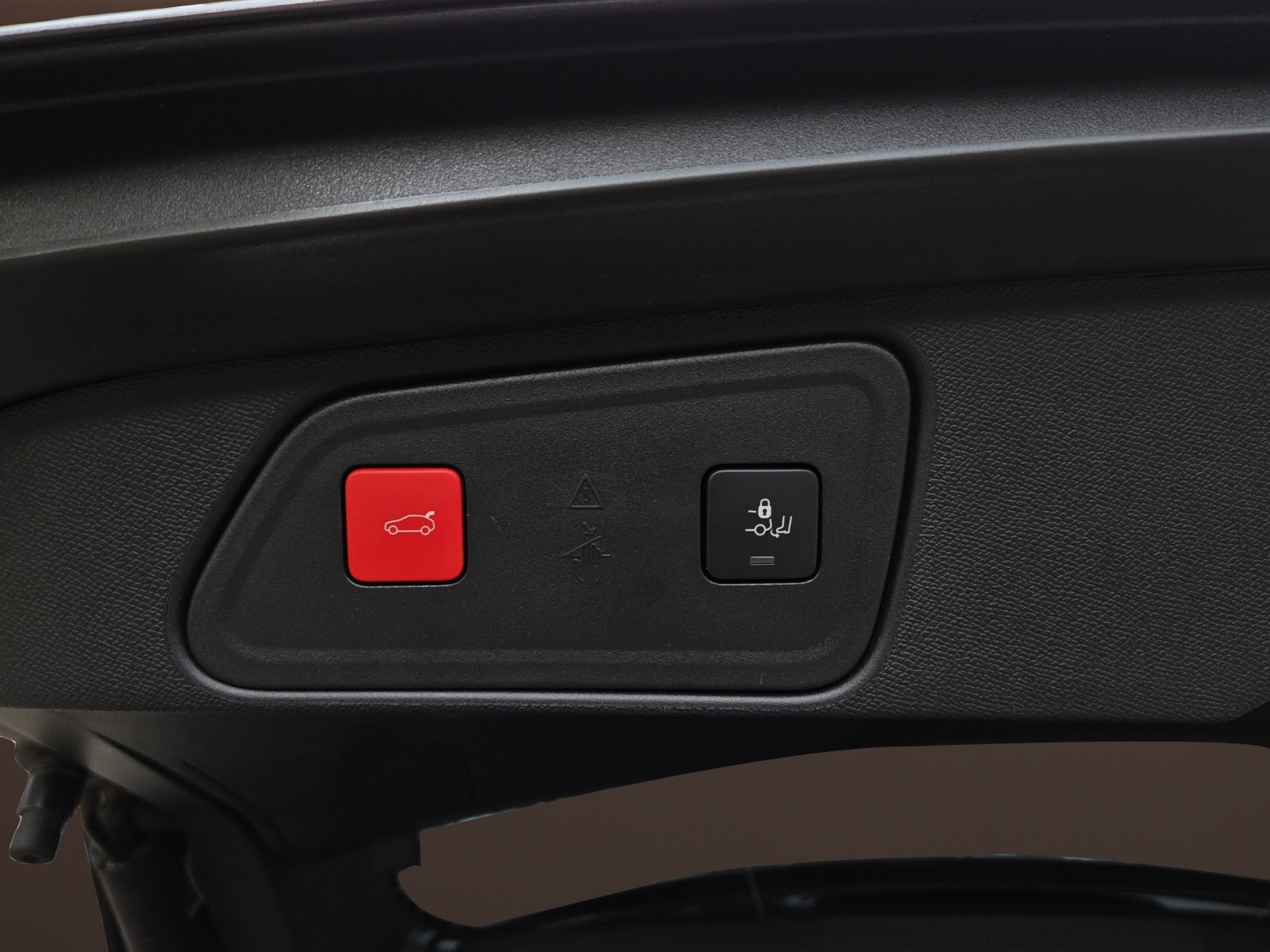 PEUGEOT 3008 225e Hybrid2 GT EAT8-image-17