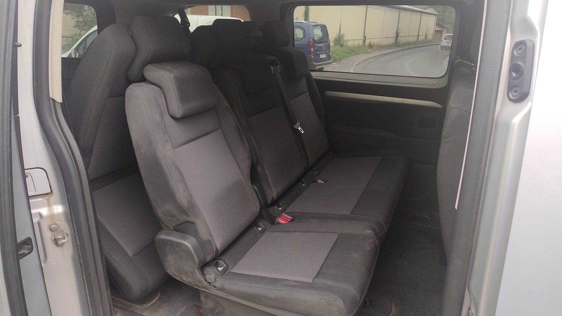 PEUGEOT Traveller 2.0 BlueHDi Business VIP Standard EAT-image-1