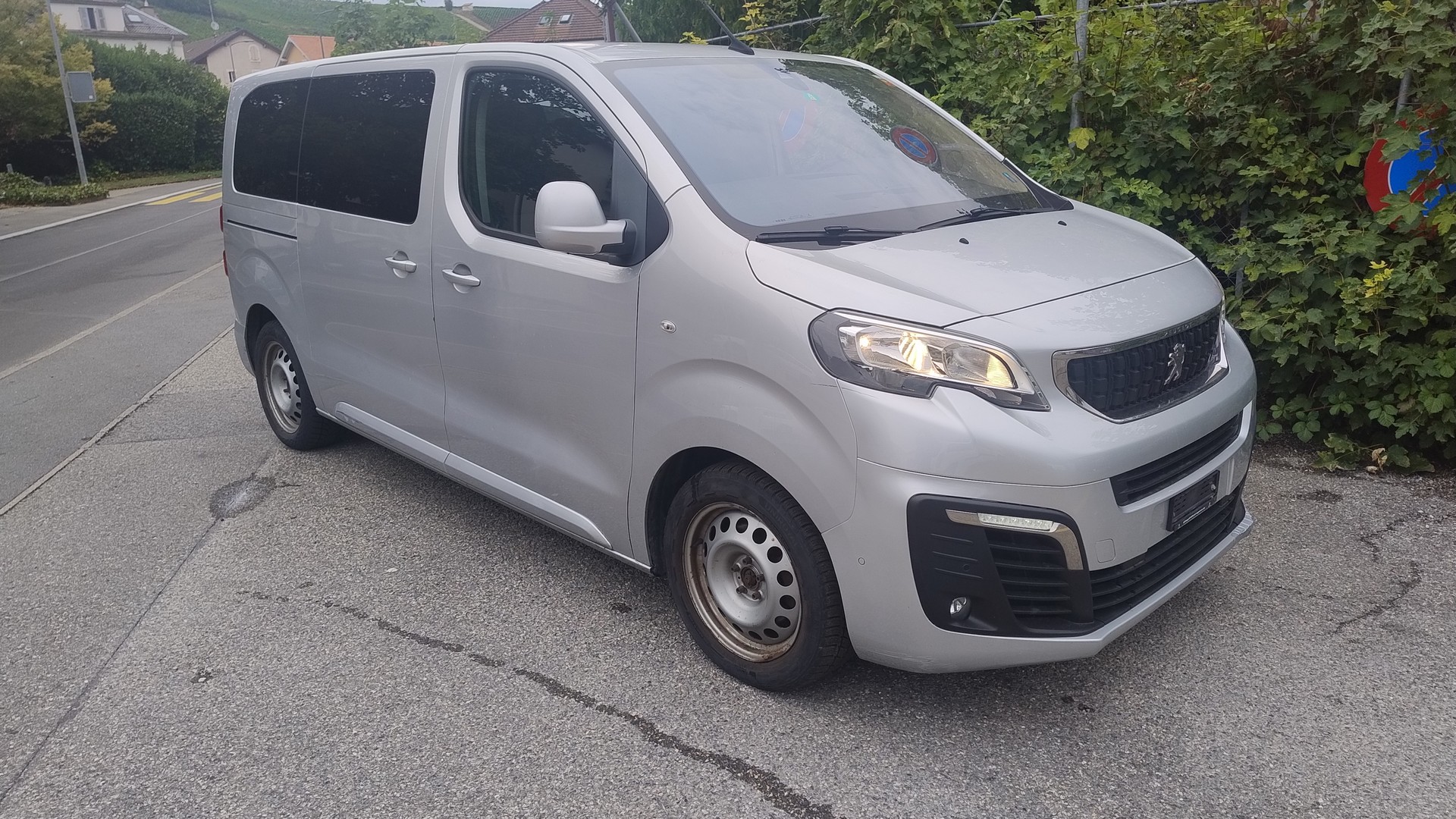 PEUGEOT Traveller 2.0 BlueHDi Business VIP Standard EAT-image-7