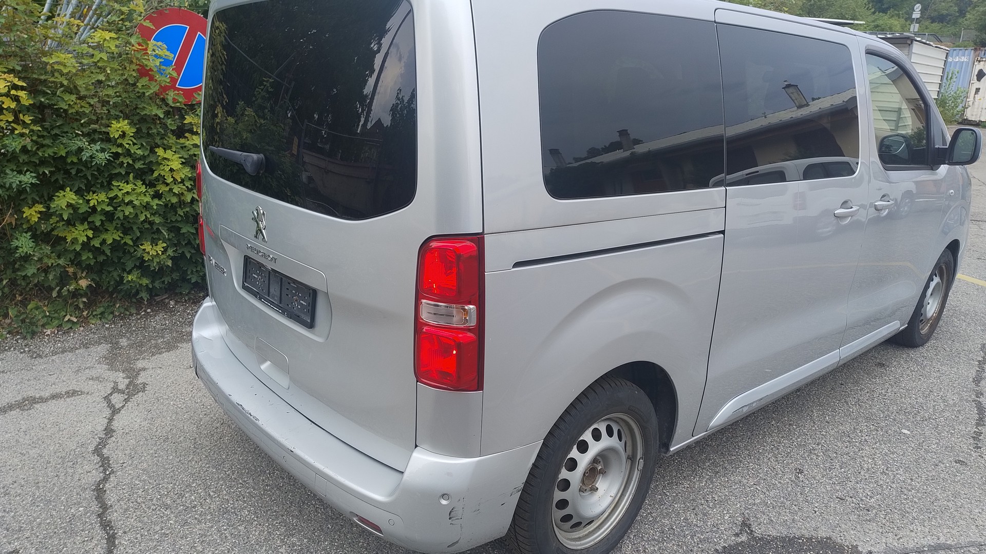 PEUGEOT Traveller 2.0 BlueHDi Business VIP Standard EAT-image-6