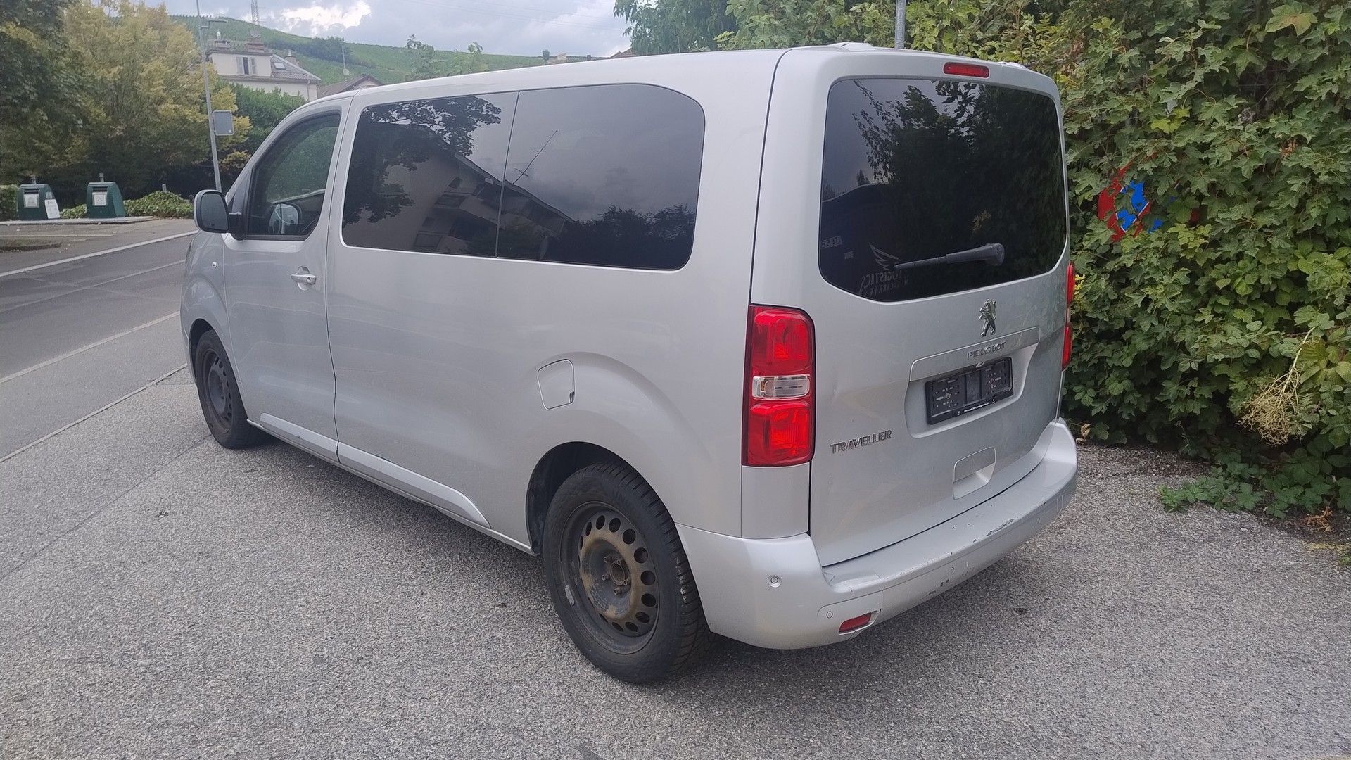 PEUGEOT Traveller 2.0 BlueHDi Business VIP Standard EAT-image-3