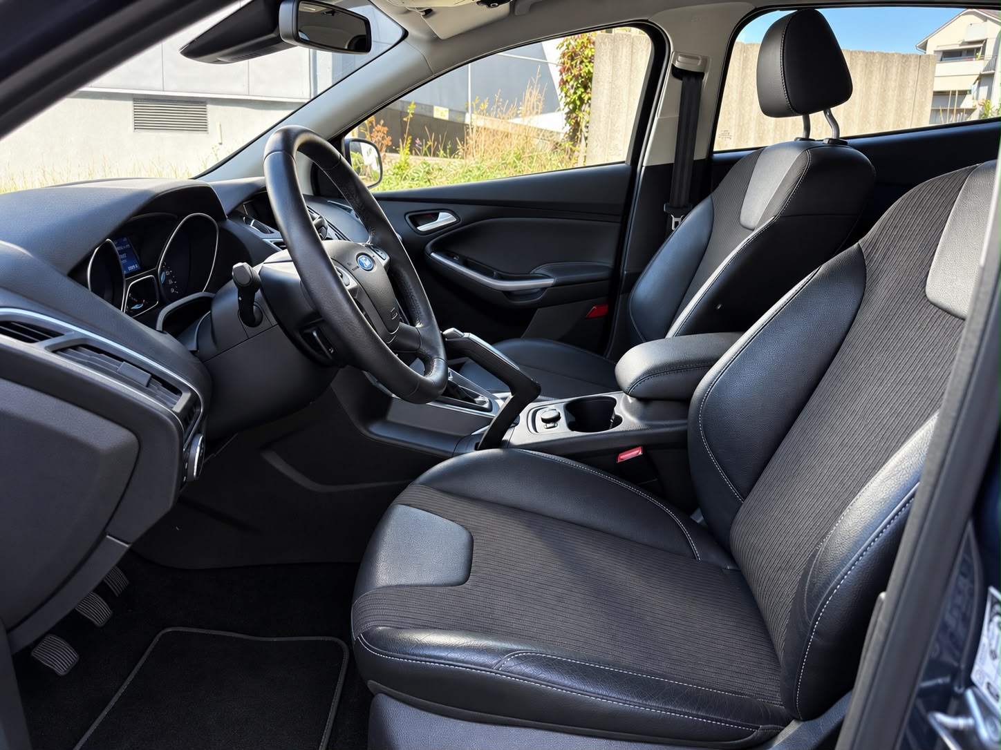 FORD Focus 1.6 SCTi Titanium-image-15