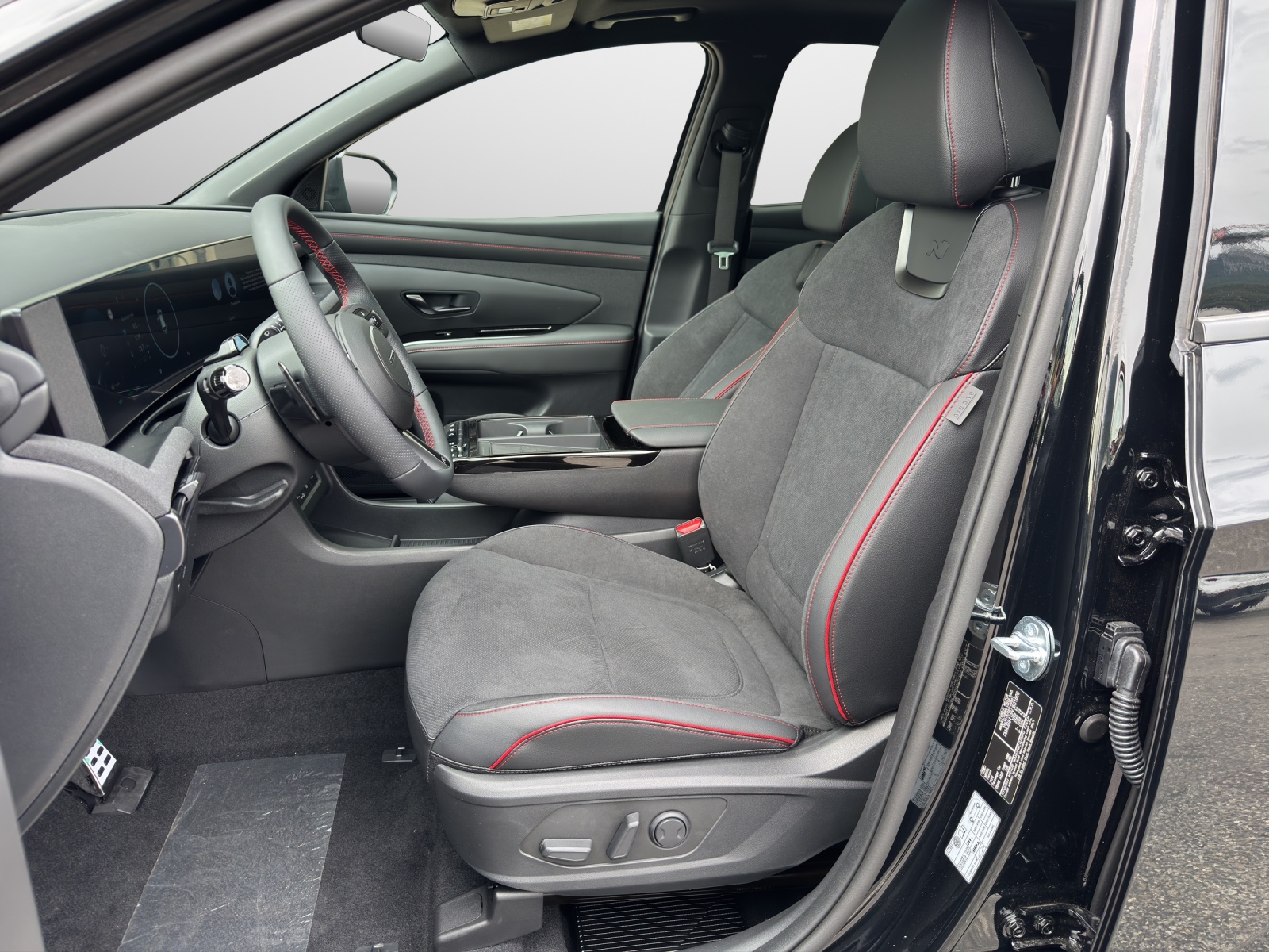 HYUNDAI Tucson 1.6 T-GDi HEV N-Line 4WD Sunroof MY27-image-4
