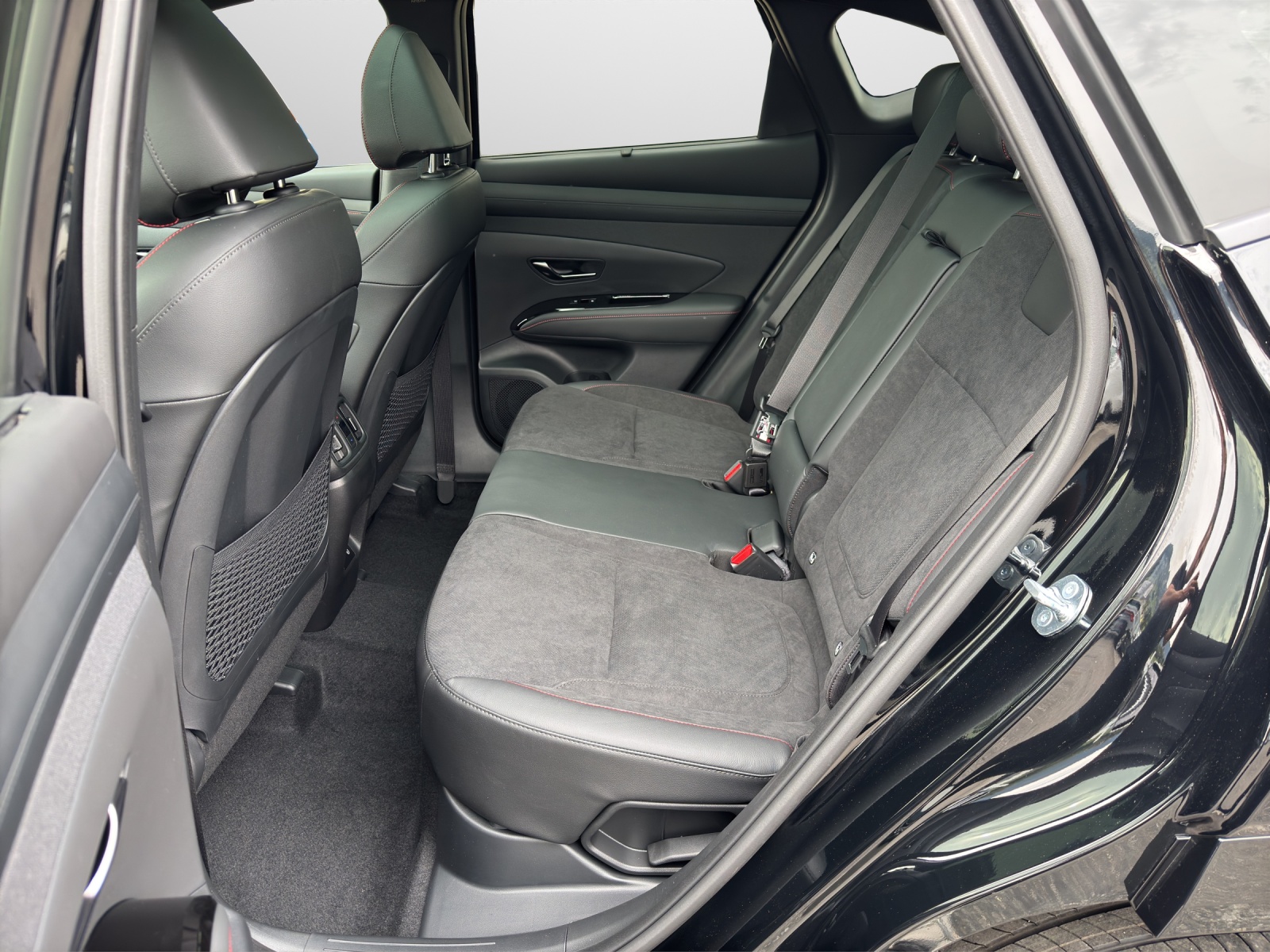 HYUNDAI Tucson 1.6 T-GDi HEV N-Line 4WD Sunroof MY27-image-8
