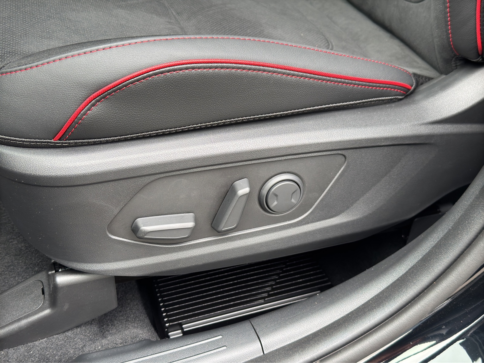 HYUNDAI Tucson 1.6 T-GDi HEV N-Line 4WD Sunroof MY27-image-5