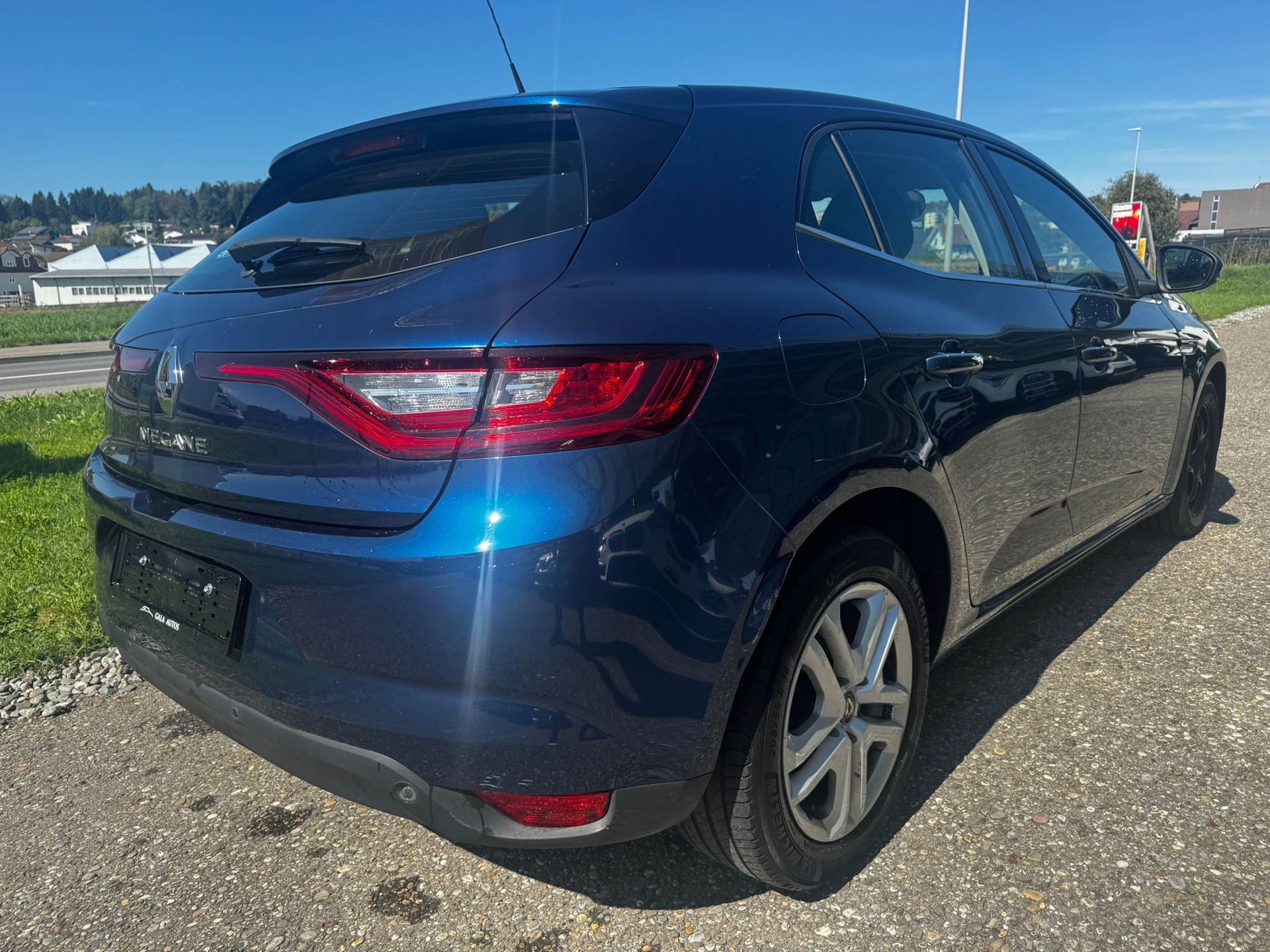 RENAULT Mégane 1.5 dCi Zen EDC-image-4