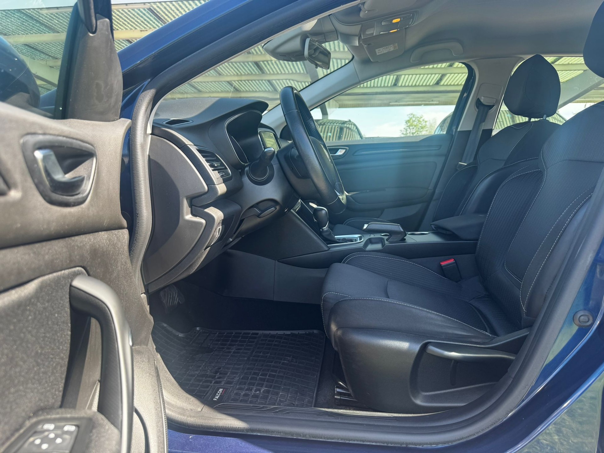 RENAULT Mégane 1.5 dCi Zen EDC-image-9
