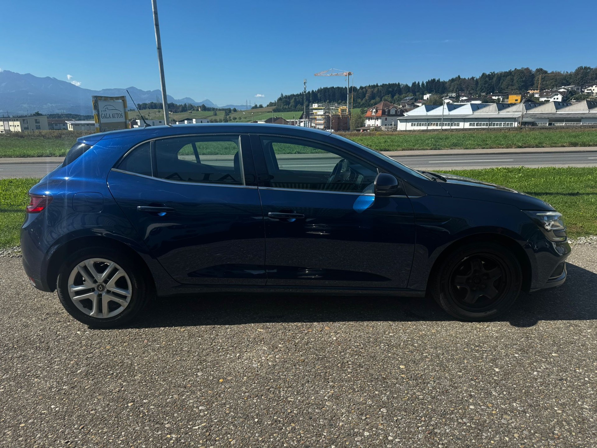 RENAULT Mégane 1.5 dCi Zen EDC-image-3