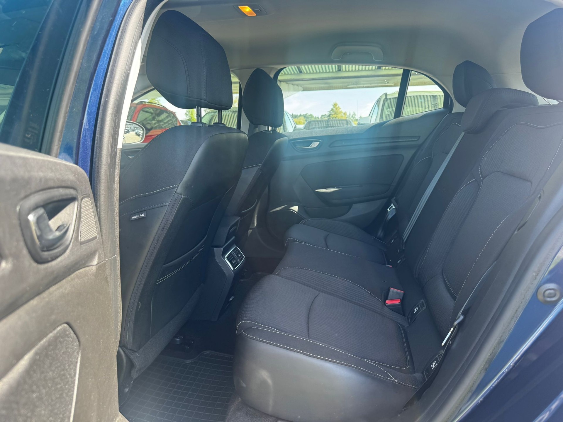 RENAULT Mégane 1.5 dCi Zen EDC-image-10