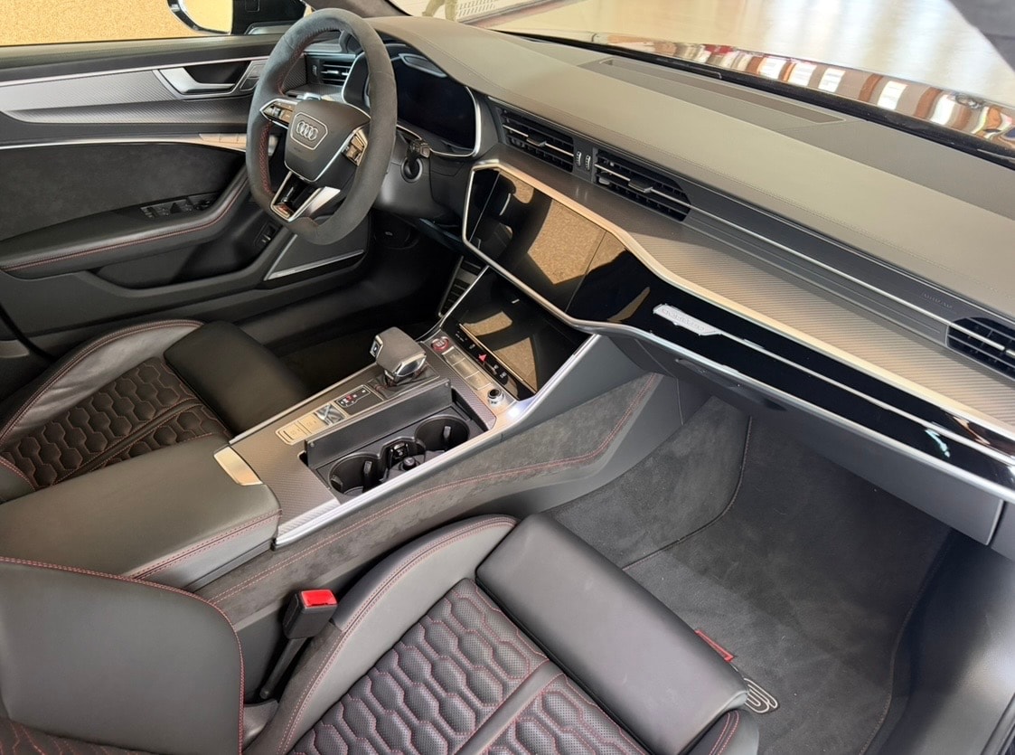 AUDI 4.0 V8 TFSI quattro T-Tronic-image-3