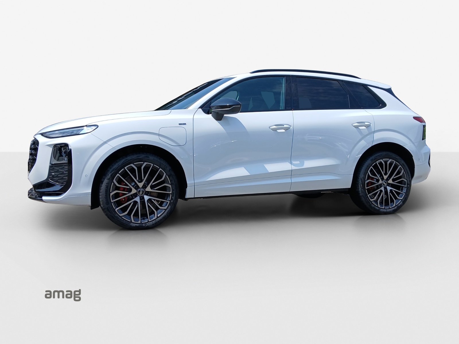 AUDI Q3 SUV e-hybrid 200 kW S tronig-showroom-element-1